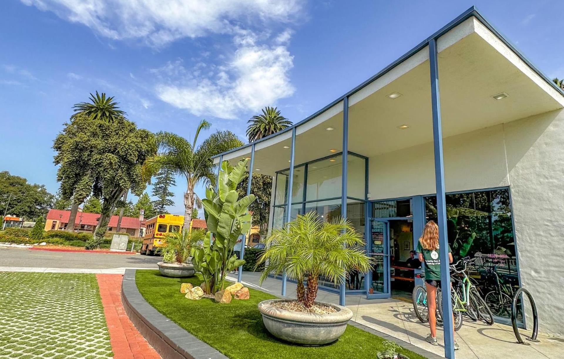 ITH Santa Barbara Surf Hostel photo 2