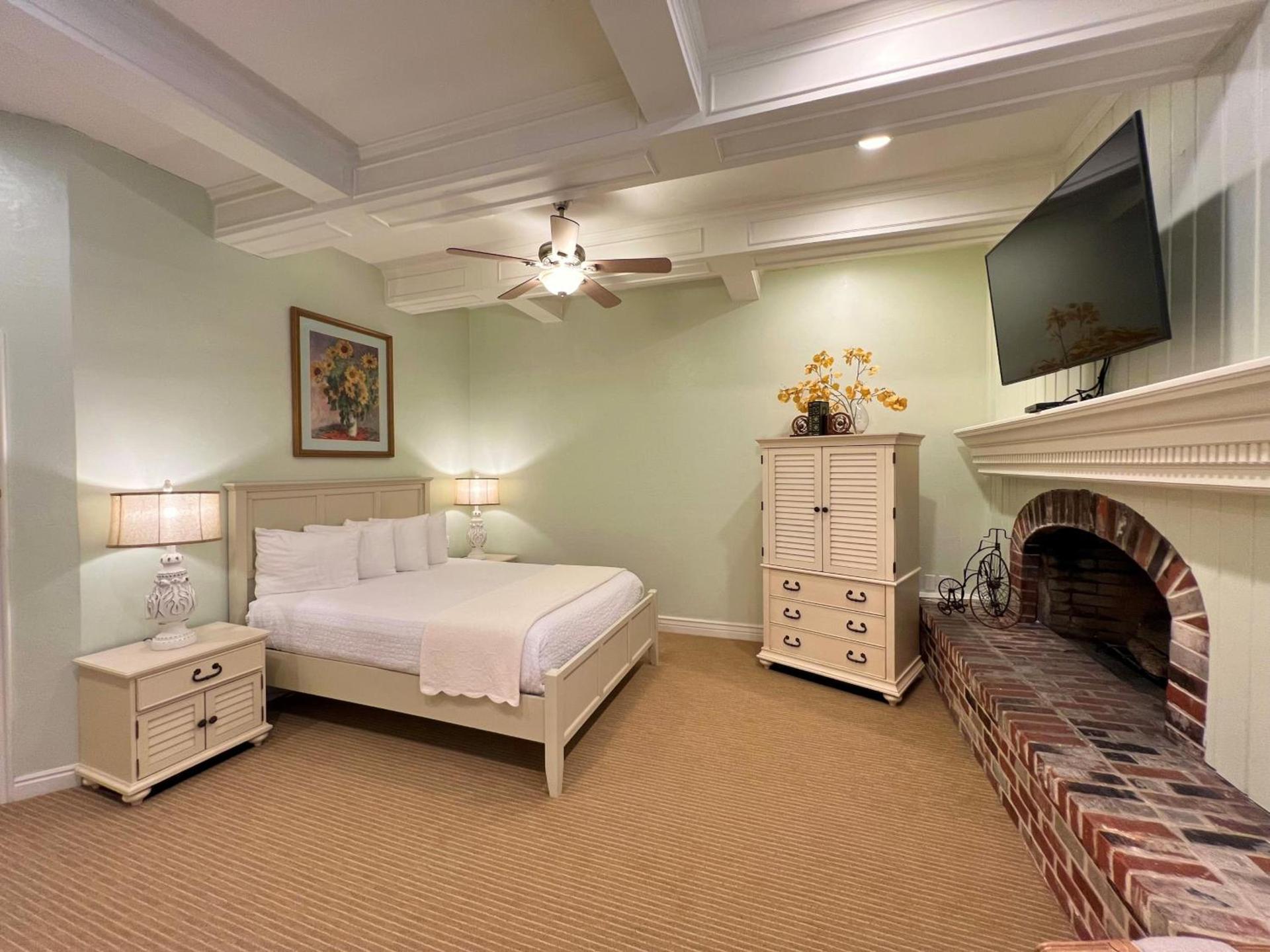 Best Western Grandma's Feather Bed photo 39