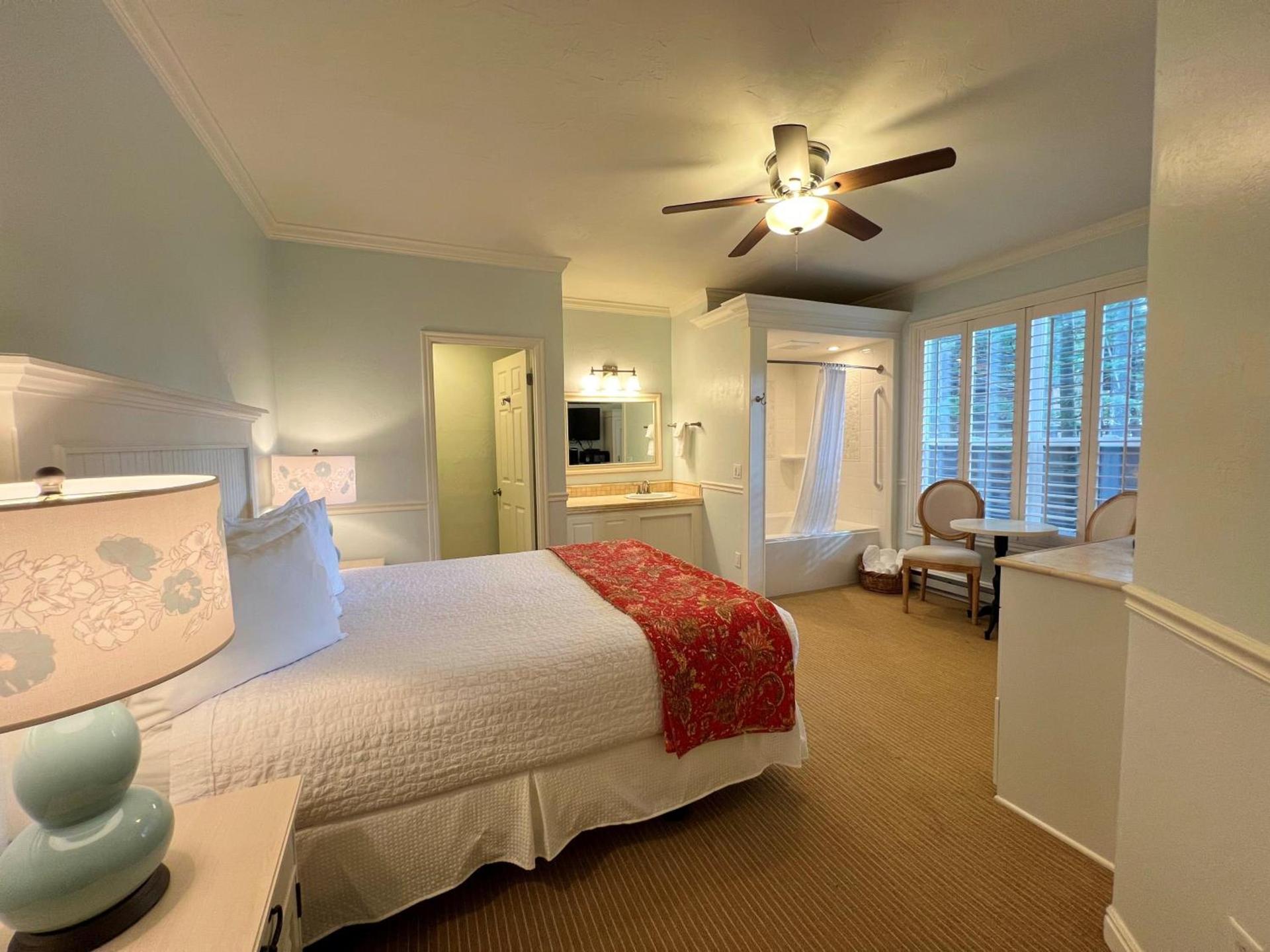 Best Western Grandma's Feather Bed photo 49