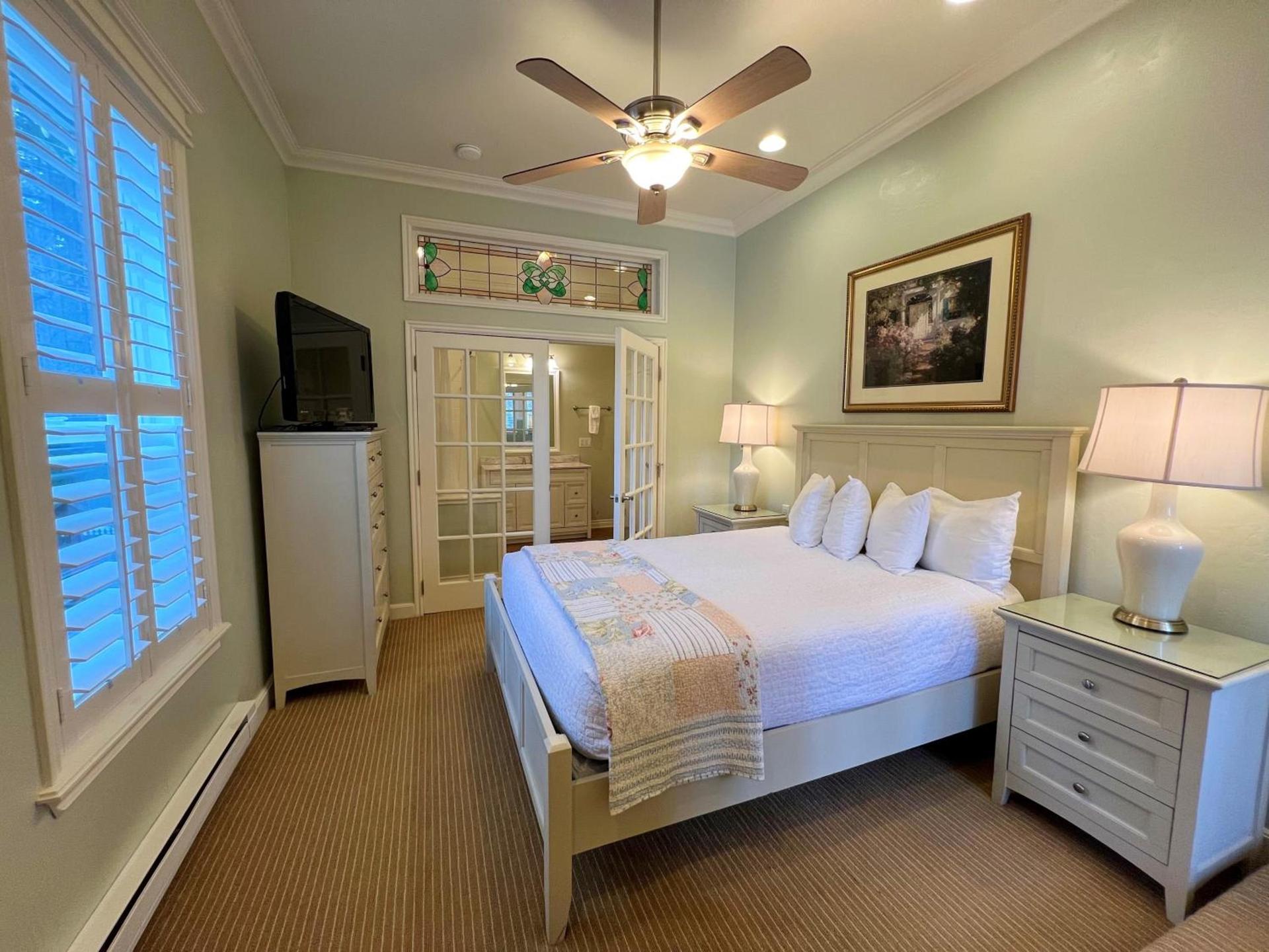 Best Western Grandma's Feather Bed photo 51