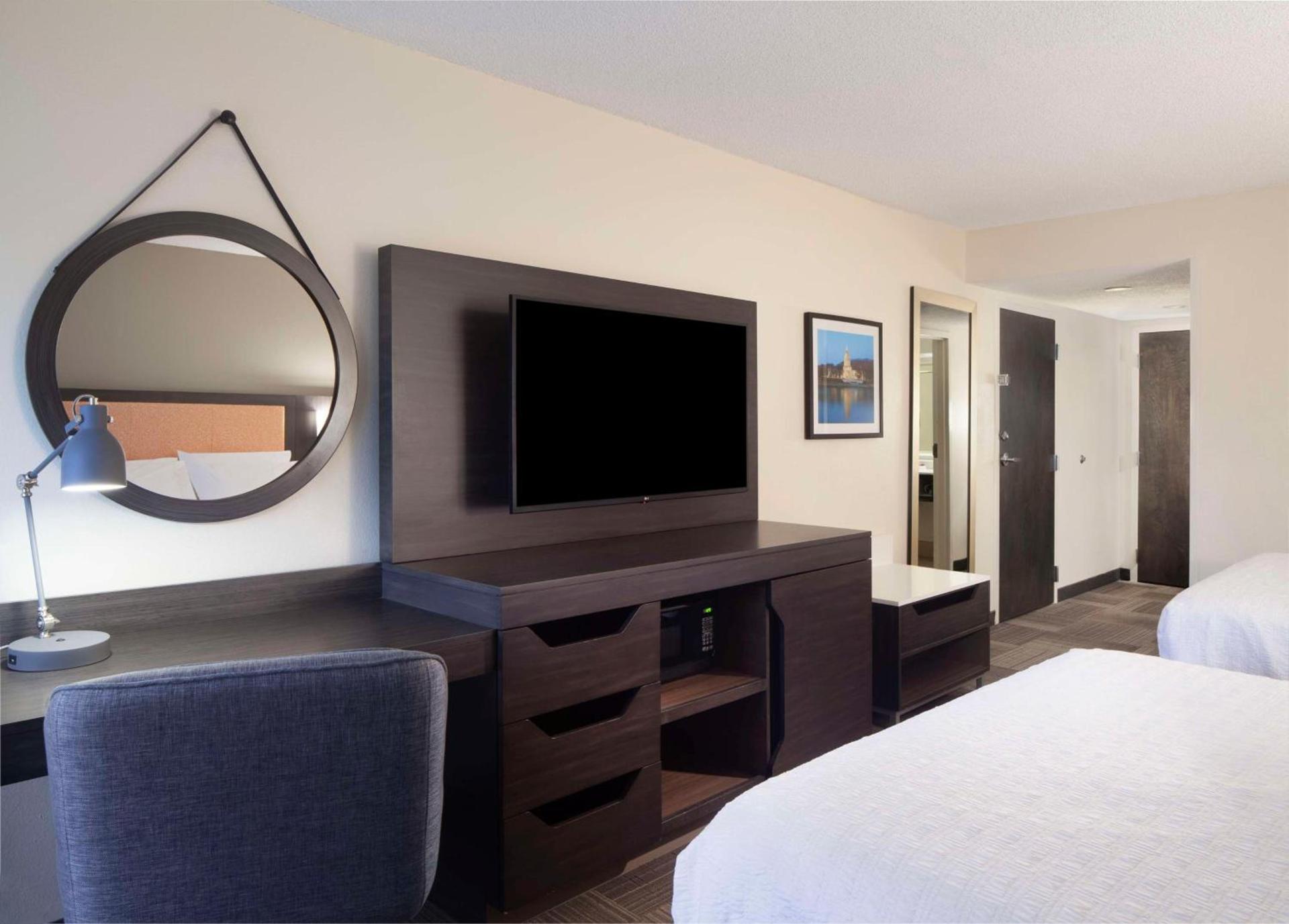 Hampton Inn Charleston-Southridge photo 22