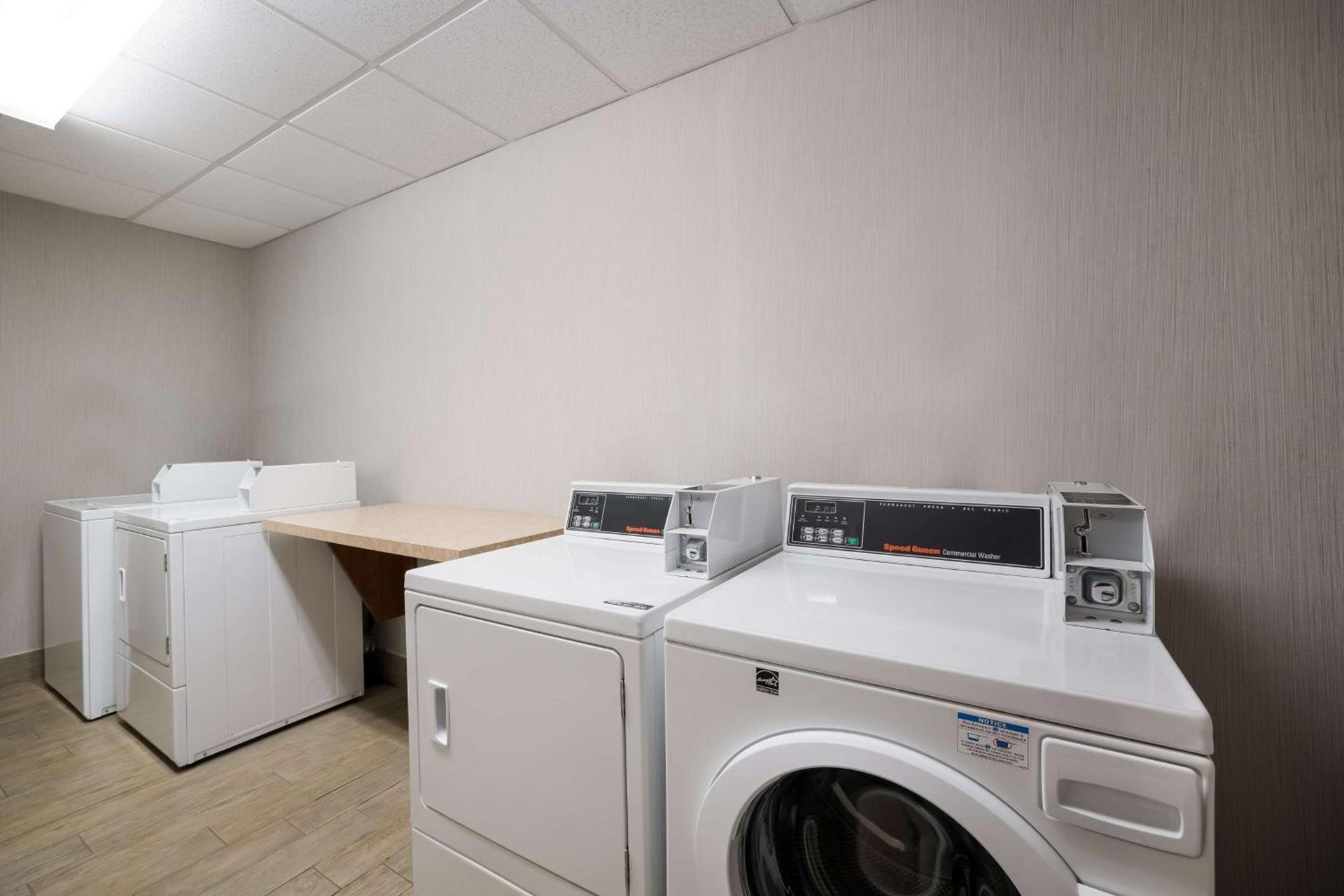 Hampton Inn McHenry photo 37