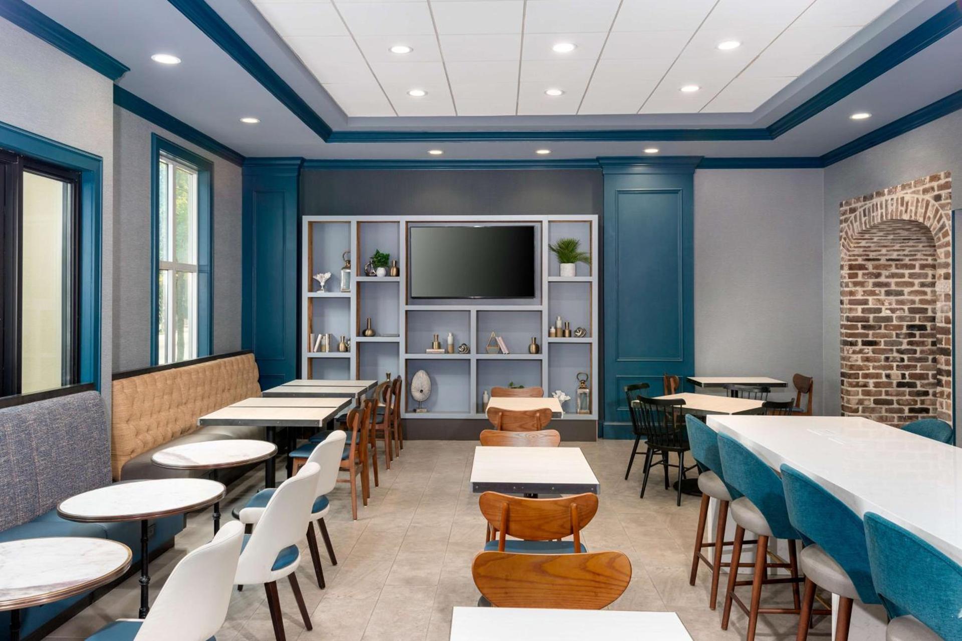 Hampton Inn Savannah Historic District photo 2