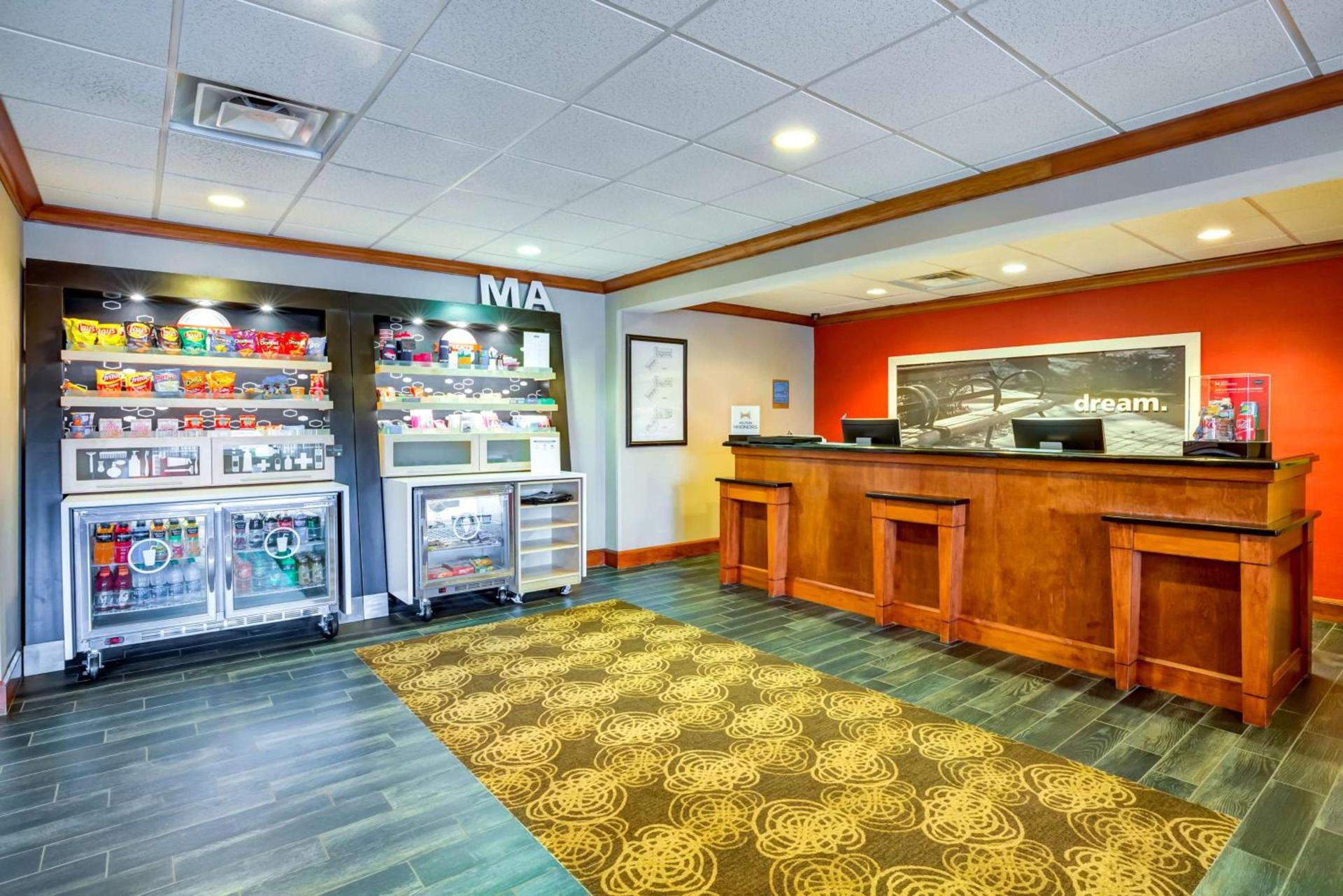 Hampton Inn Boston-Norwood photo 7