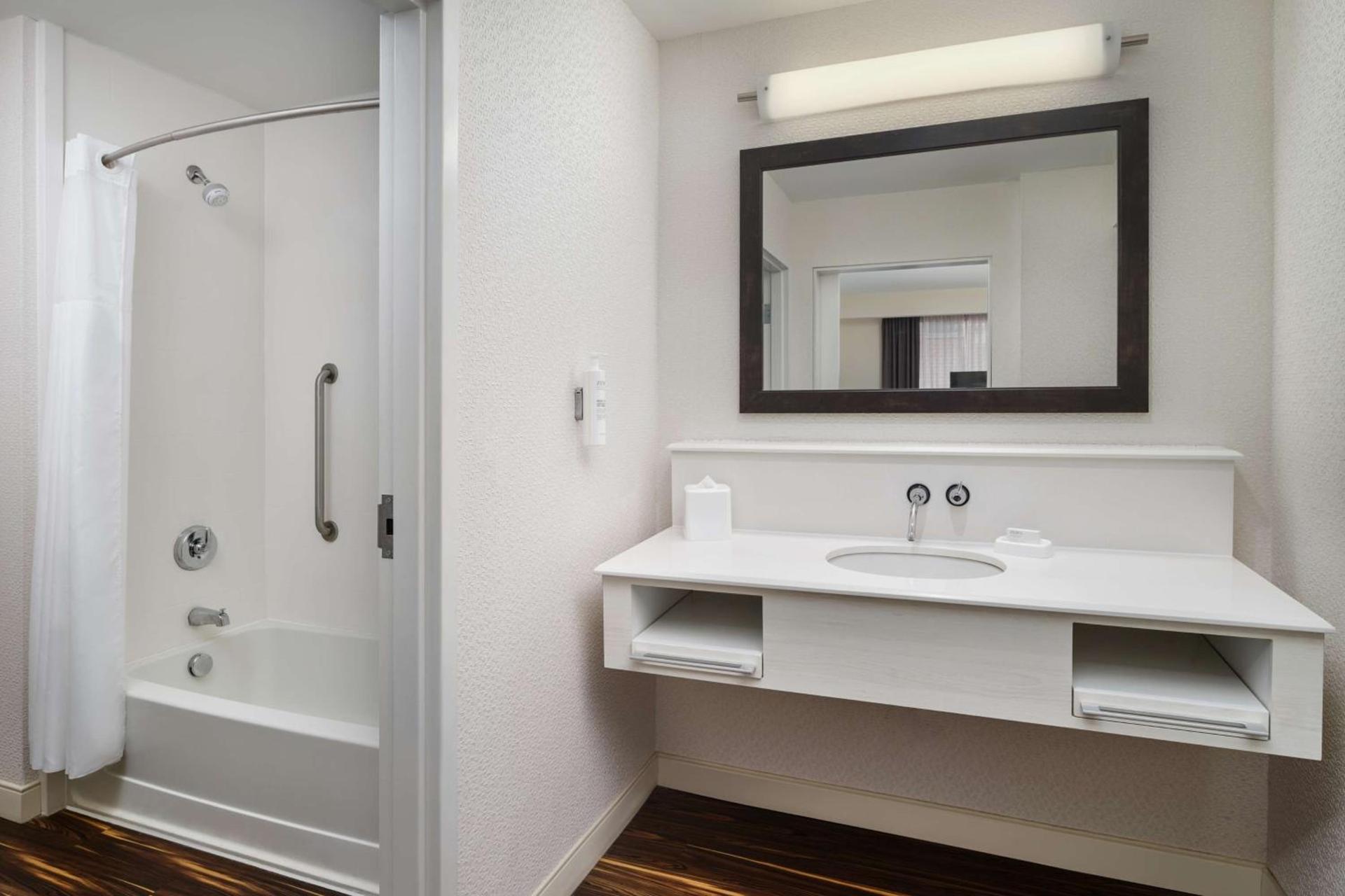 Hampton Inn & Suites - Richmond - Downtown, VA photo 2