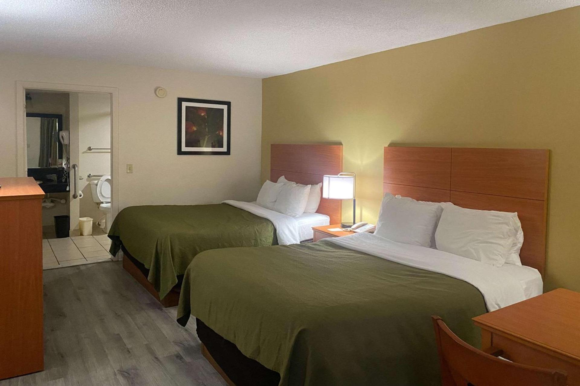 Quality Inn near Manatee Springs State Park photo 13