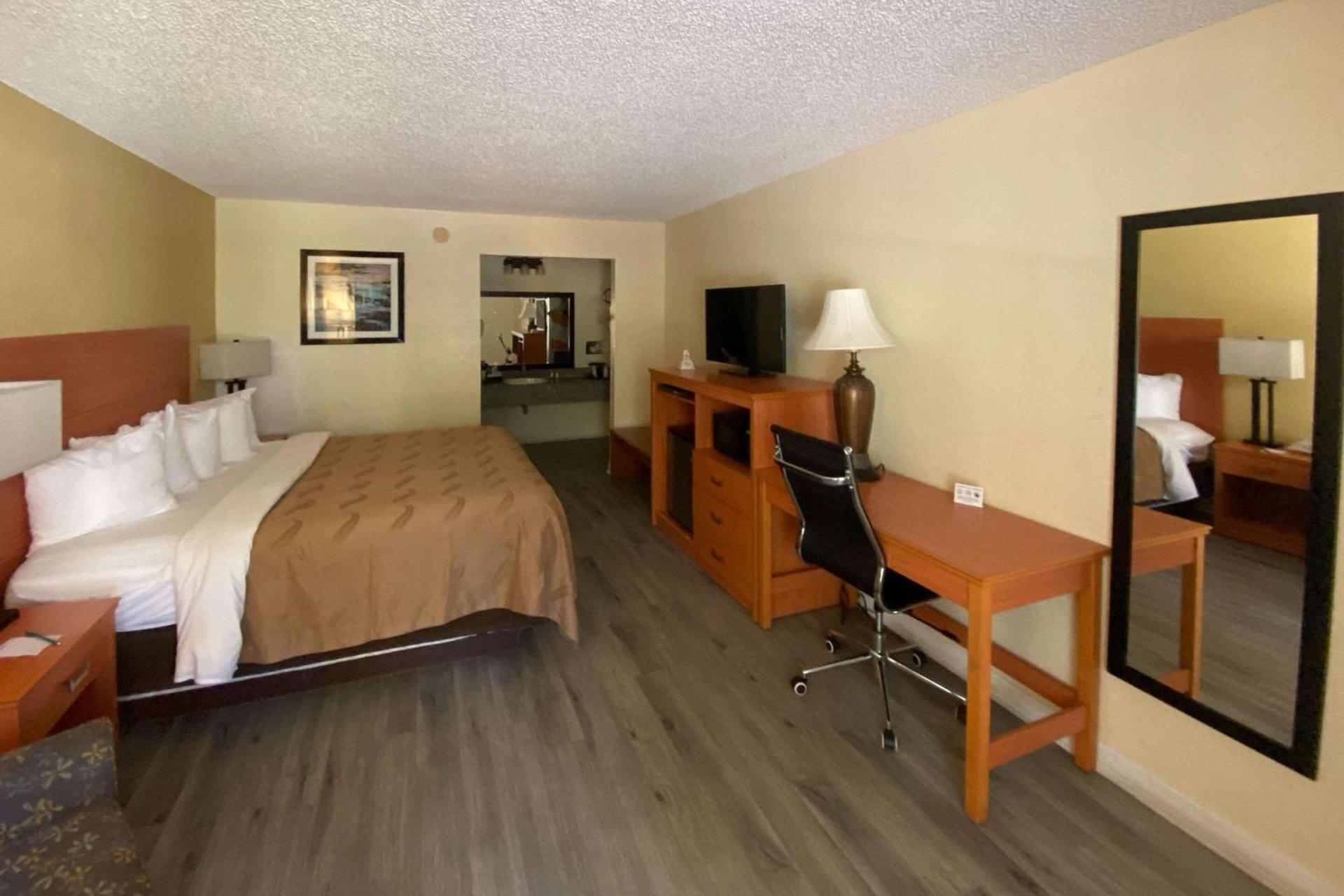 Quality Inn near Manatee Springs State Park photo 16