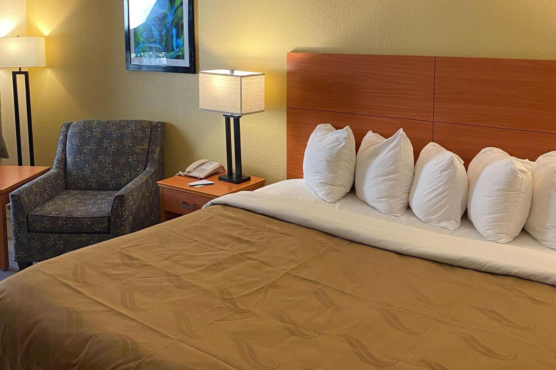 Quality Inn near Manatee Springs State Park photo 15