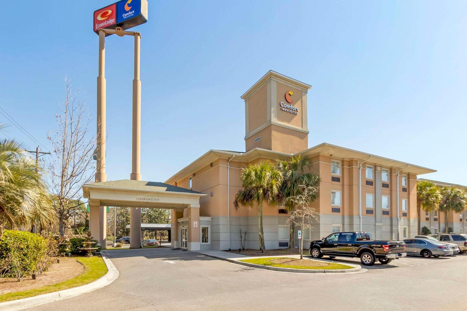 Comfort Inn & Suites Charleston Airport Convention Center photo 1
