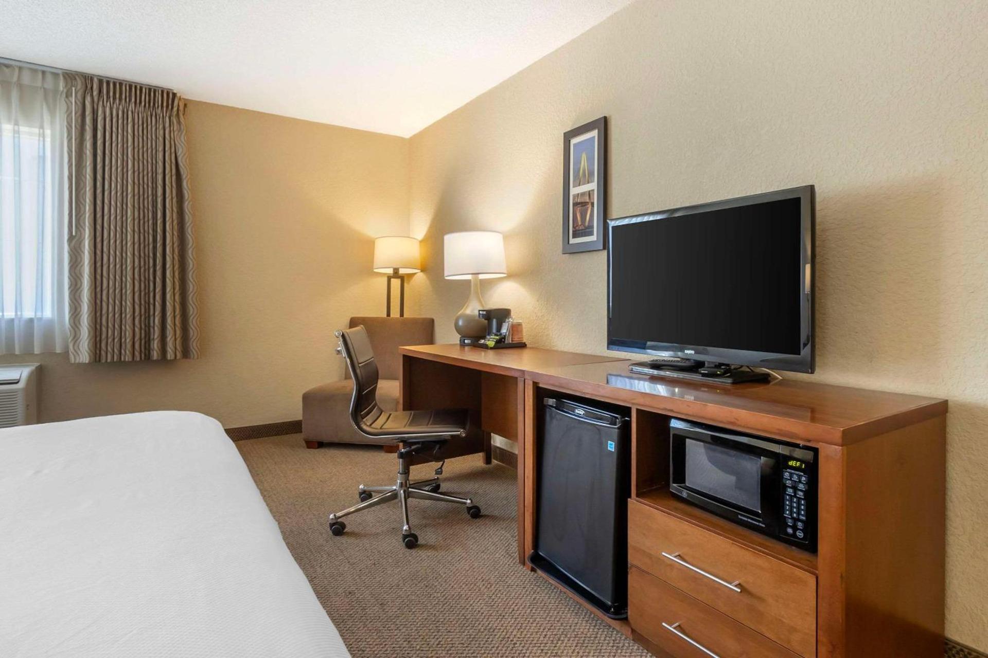 Comfort Inn & Suites Charleston Airport Convention Center photo 15
