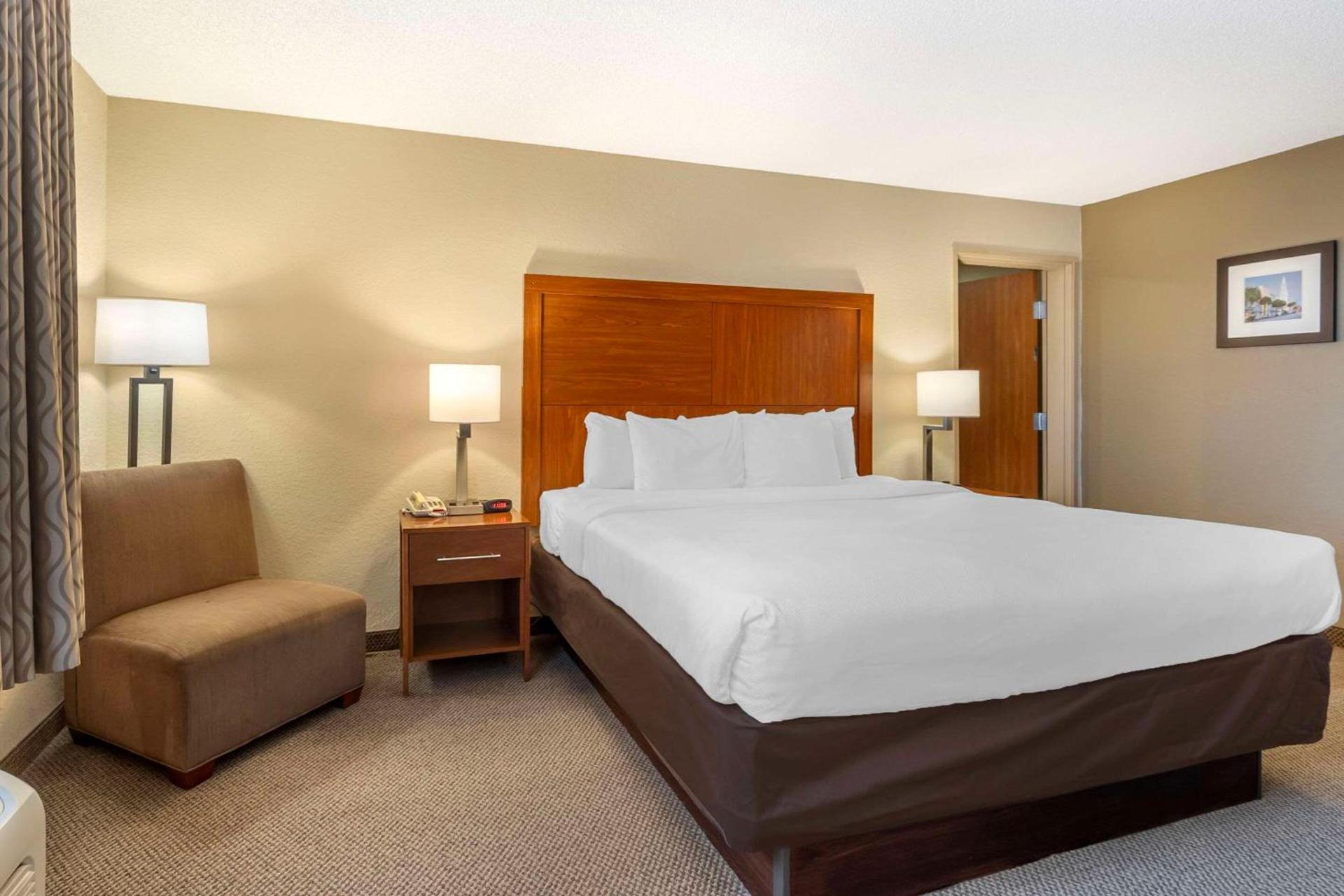 Comfort Inn & Suites Charleston Airport Convention Center photo 17
