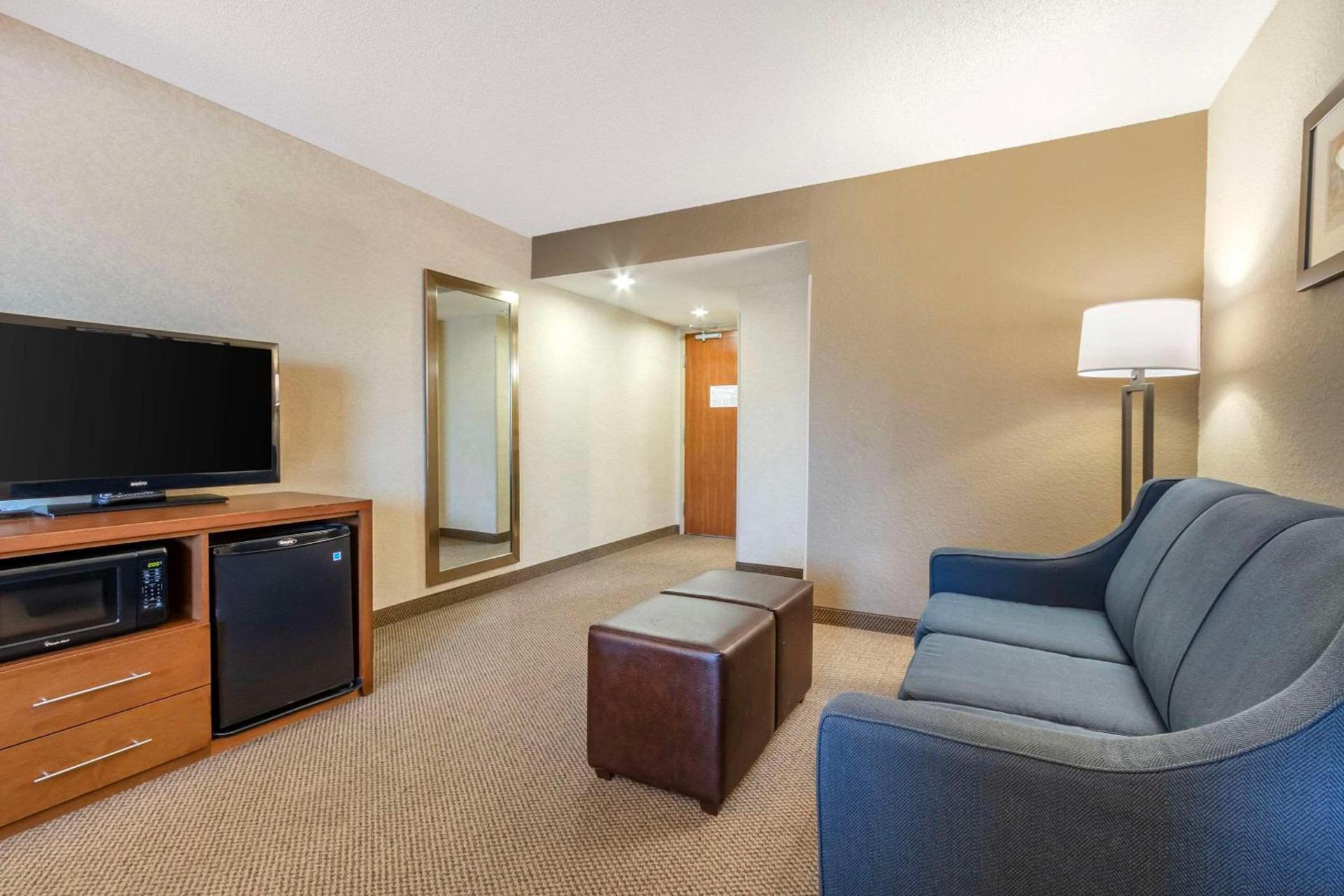 Comfort Inn & Suites Charleston Airport Convention Center photo 26
