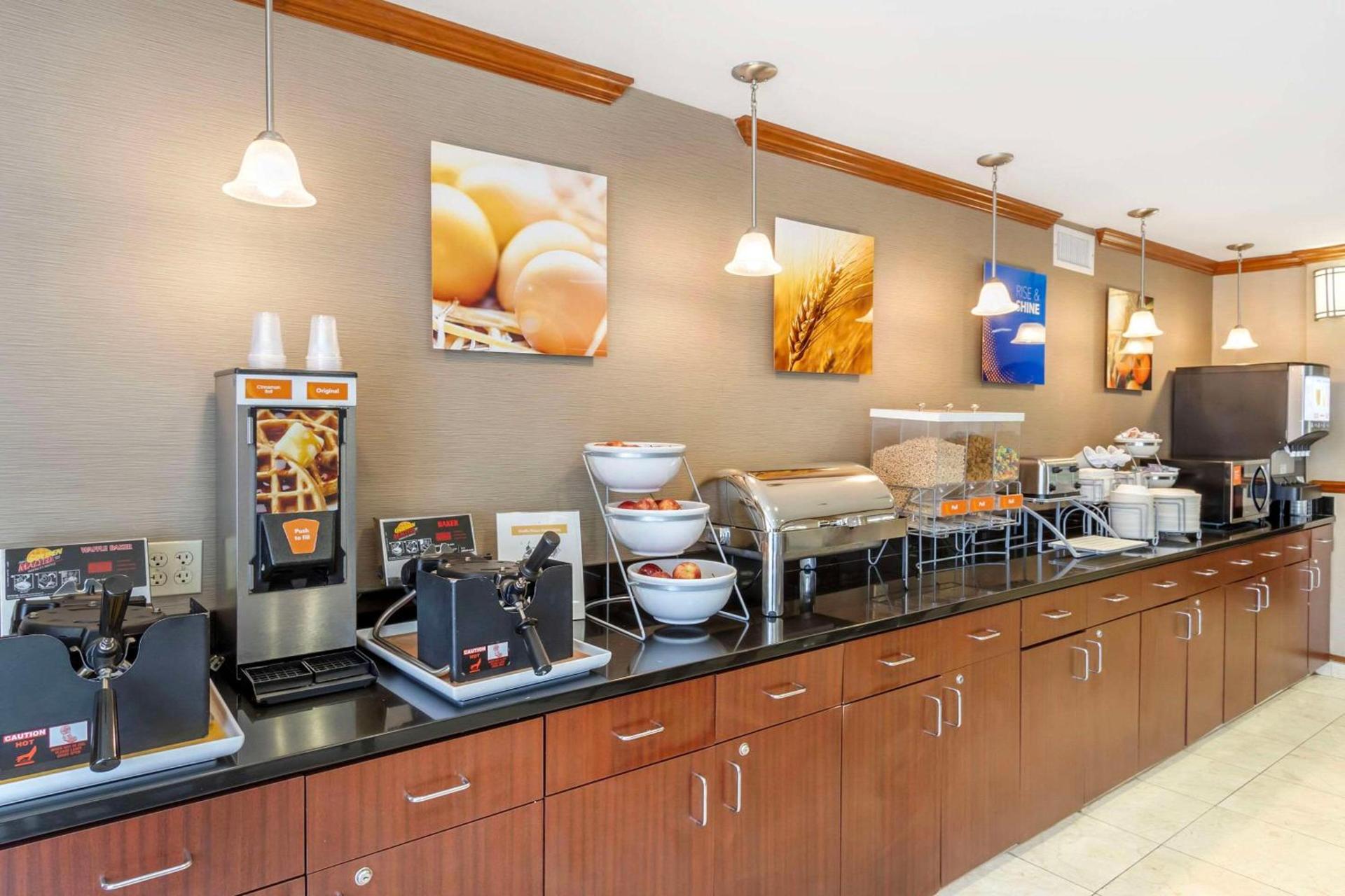 Comfort Inn & Suites Charleston Airport Convention Center photo 32