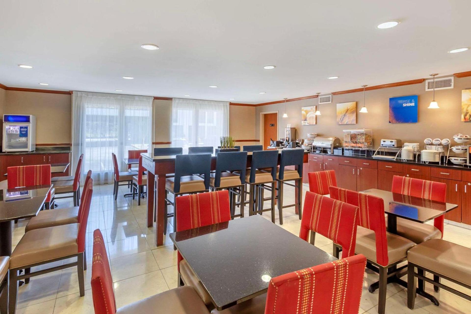 Comfort Inn & Suites Charleston Airport Convention Center photo 33