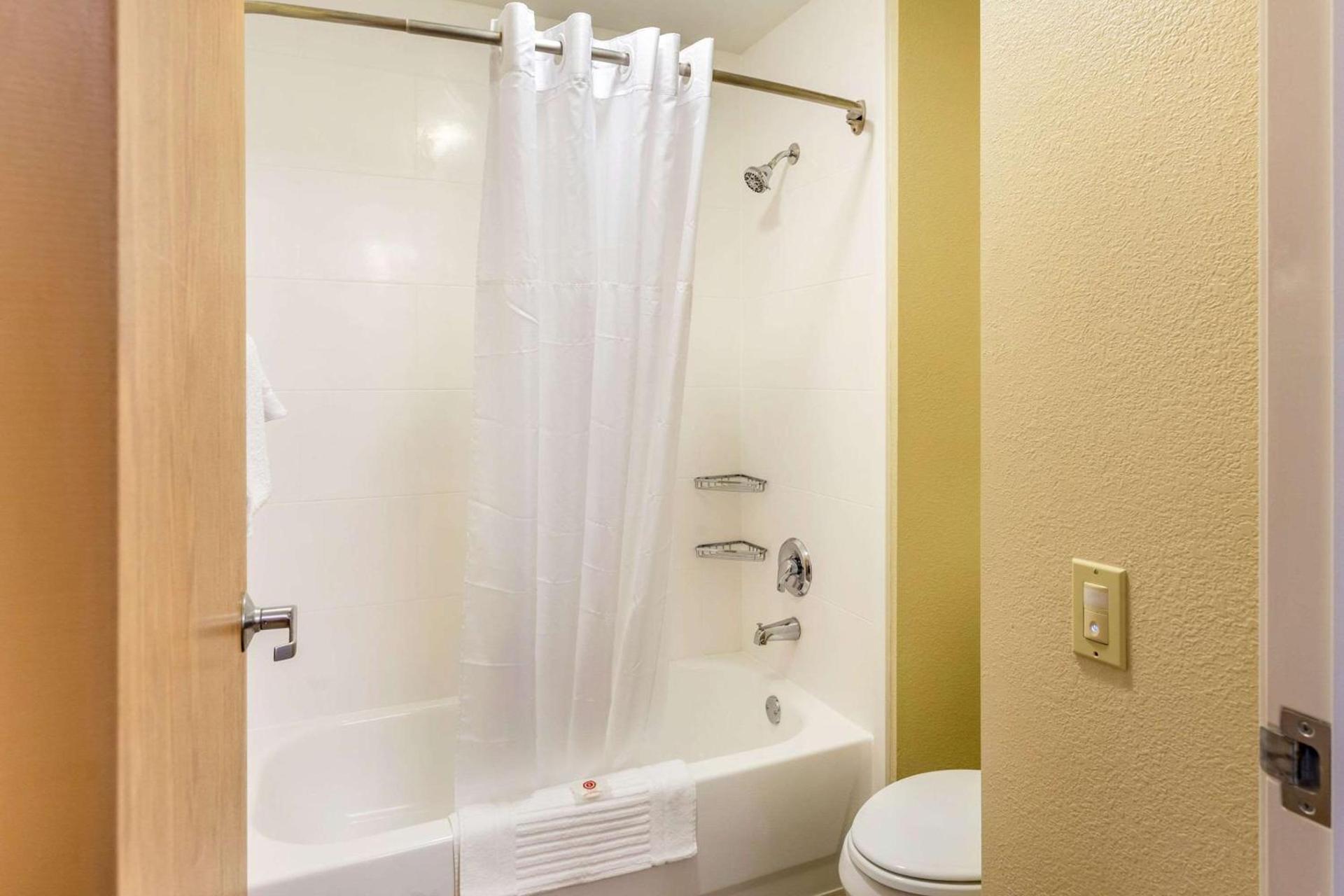 Comfort Inn DeKalb - University Area photo 5