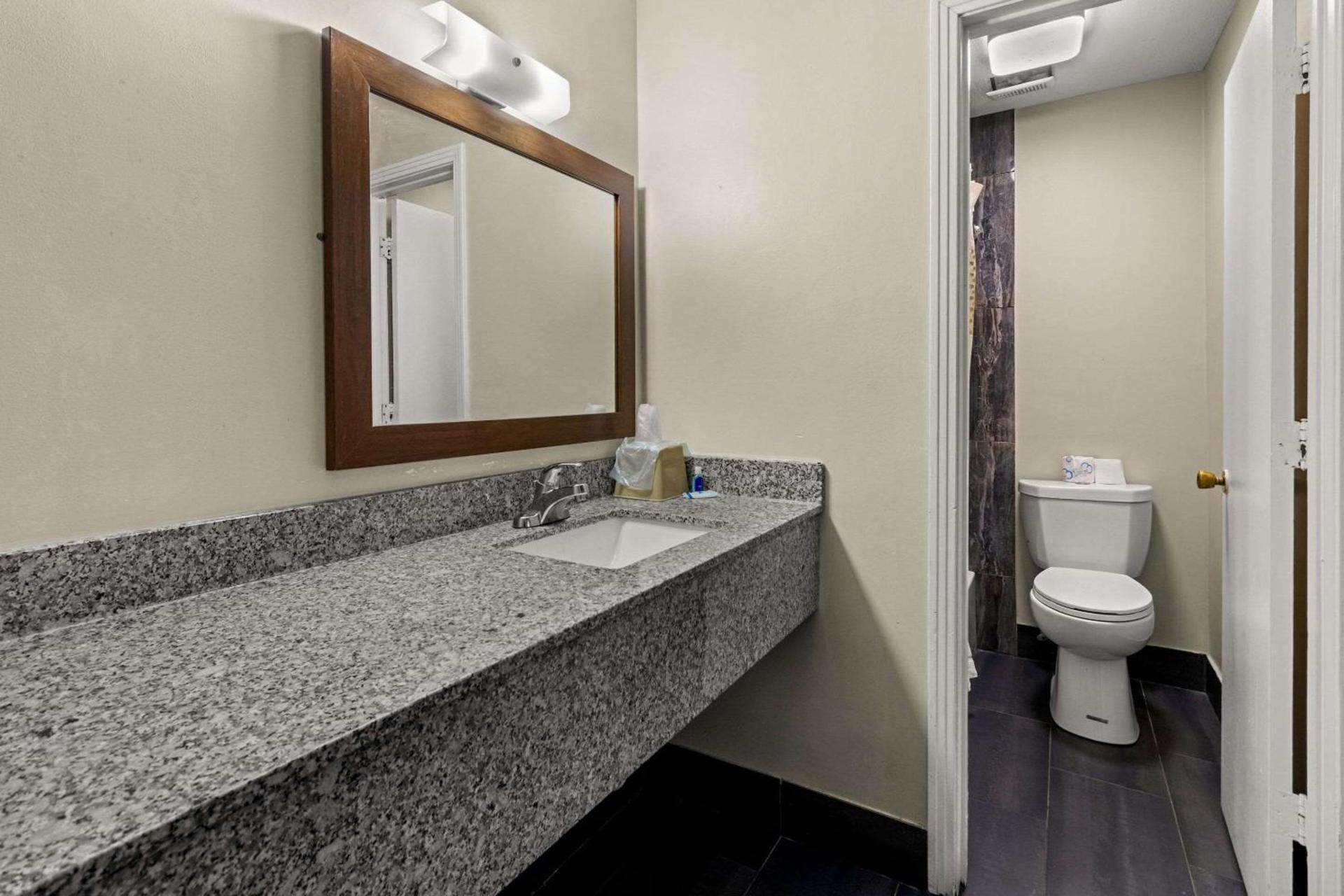 Rodeway Inn Dickson photo 28