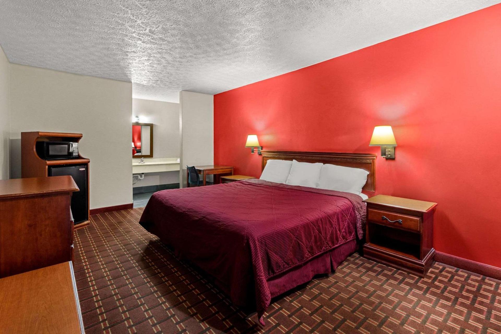 Rodeway Inn Dickson photo 35