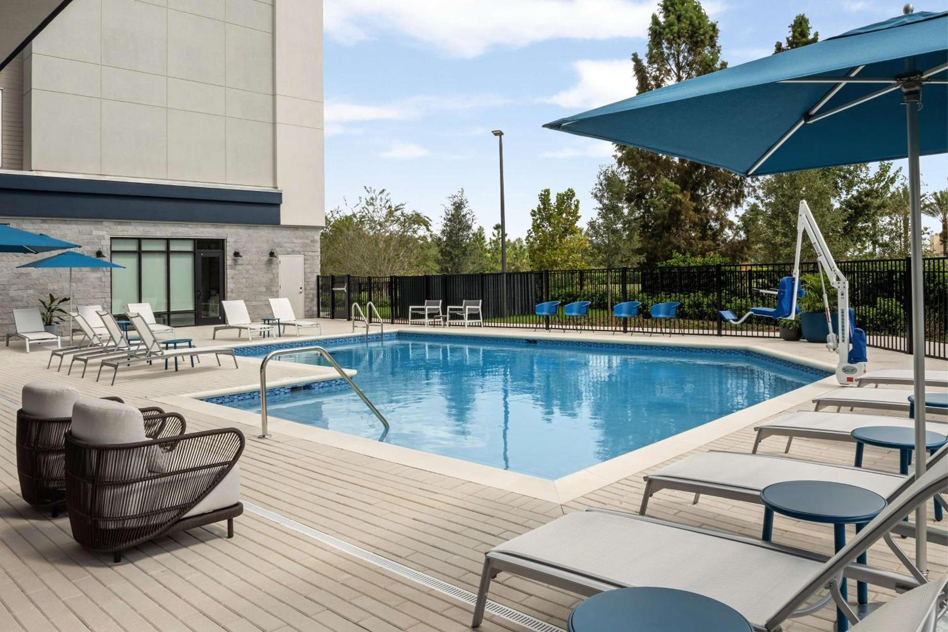 Hampton Inn Orlando Southeast Nona photo 11