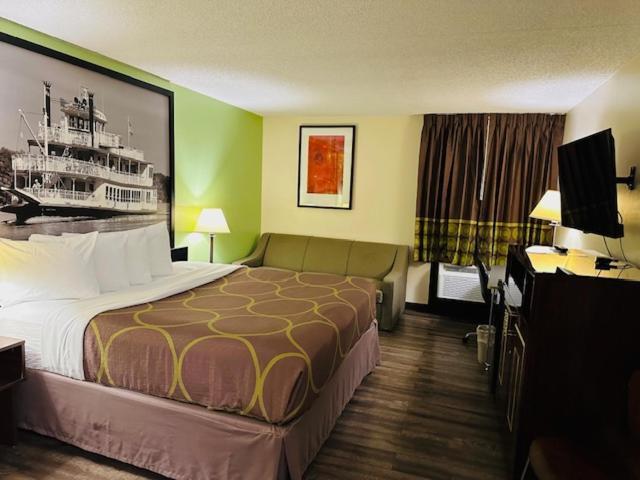 Super 8 by Wyndham Branson Andy Williams Theatre photo 39