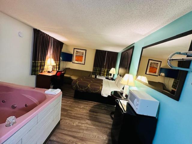 Super 8 by Wyndham Branson Andy Williams Theatre photo 45
