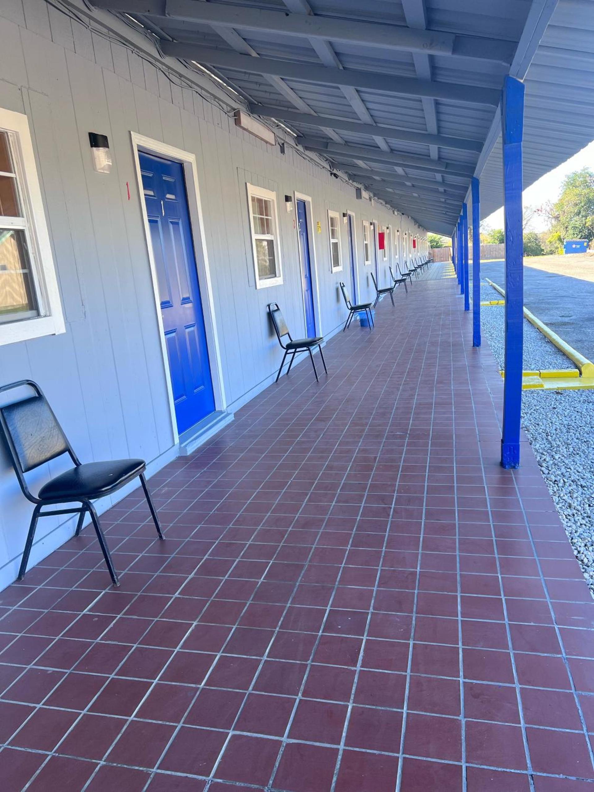 Budget Inn photo 13