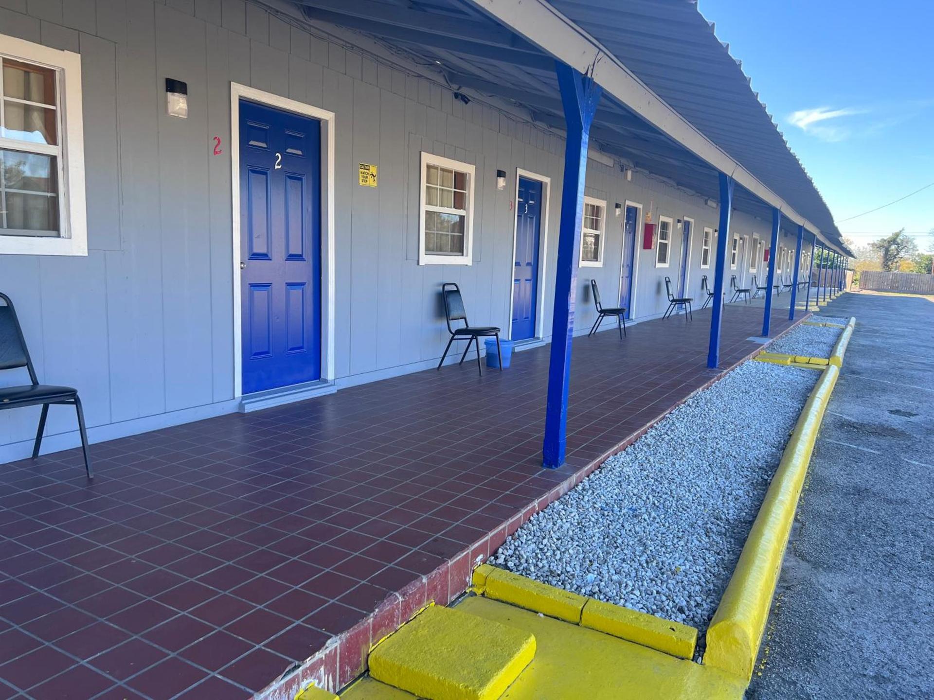 Budget Inn photo 15