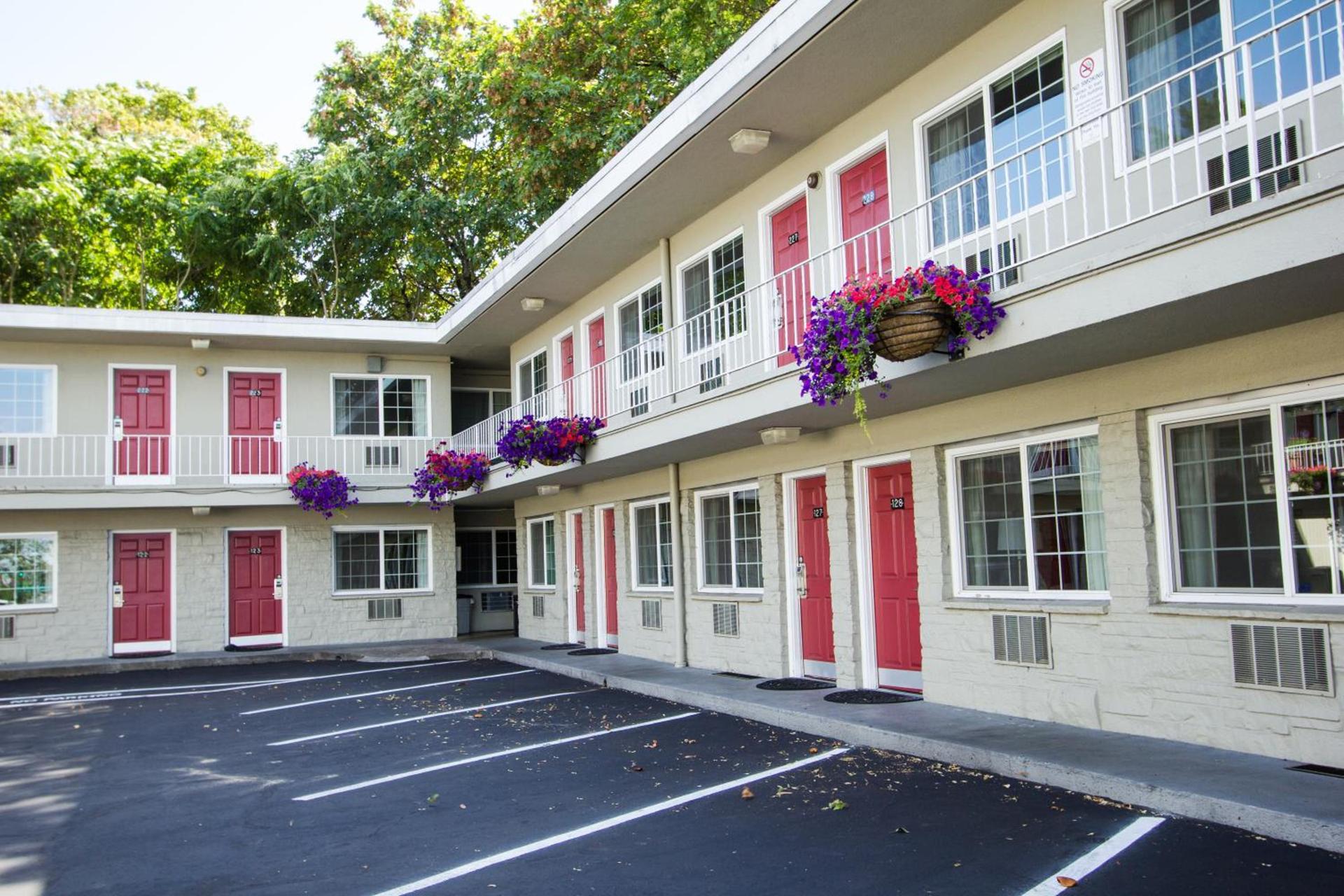 Campus Inn & Suites Eugene Downtown photo 62