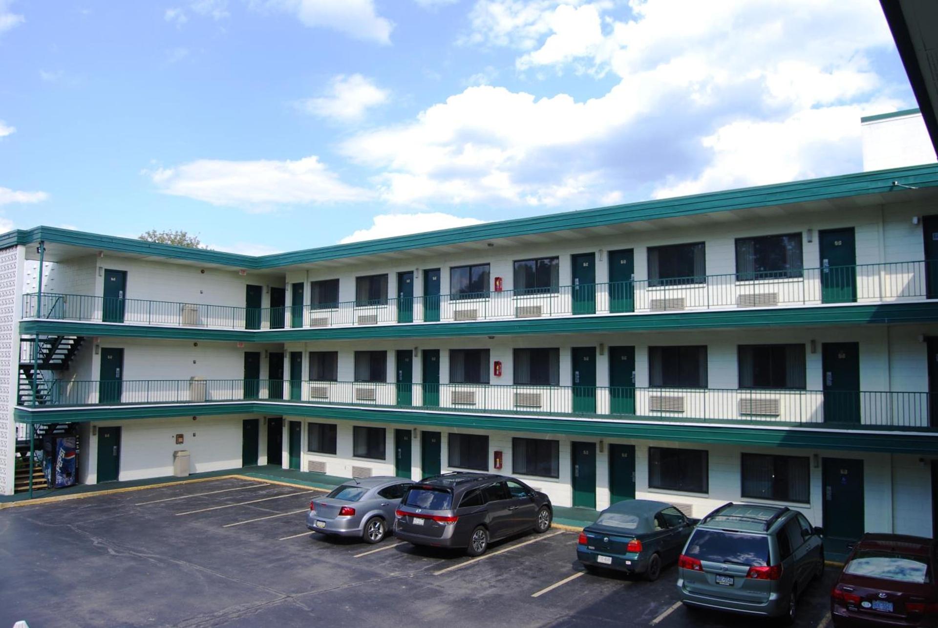 Travelodge by Wyndham Chambersburg photo 7