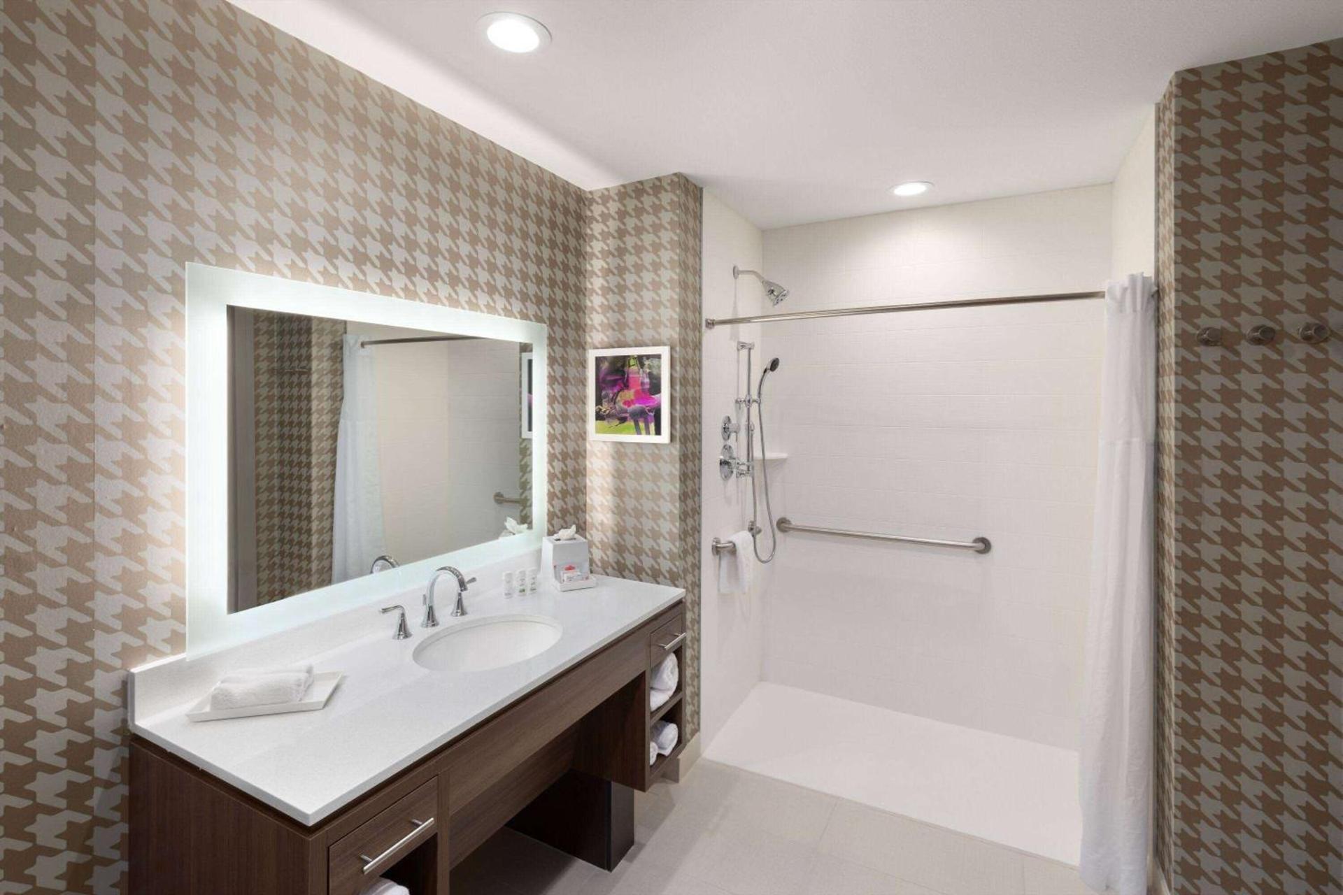Hawthorn Extended Stay by Wyndham Kingwood Houston photo 12