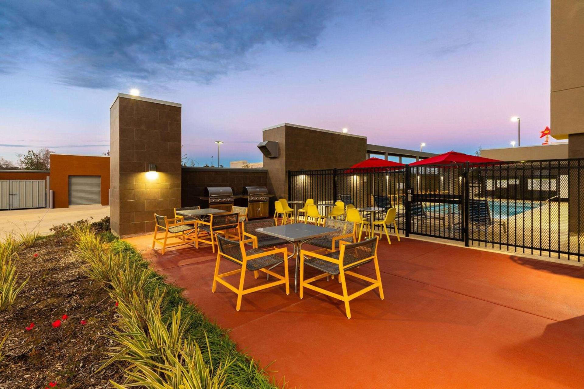 Hawthorn Extended Stay by Wyndham Kingwood Houston photo 30
