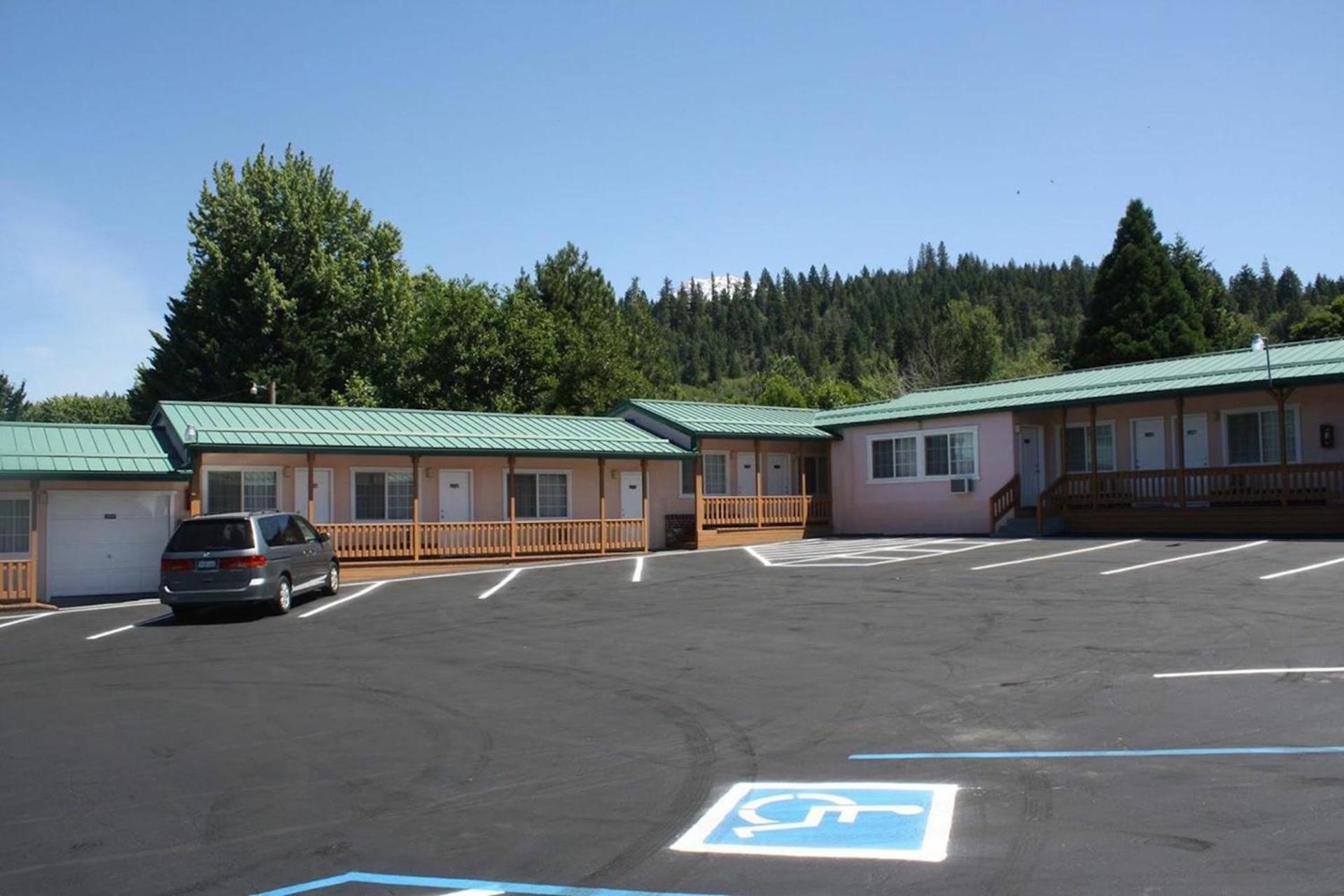 Evergreen Lodge photo 5