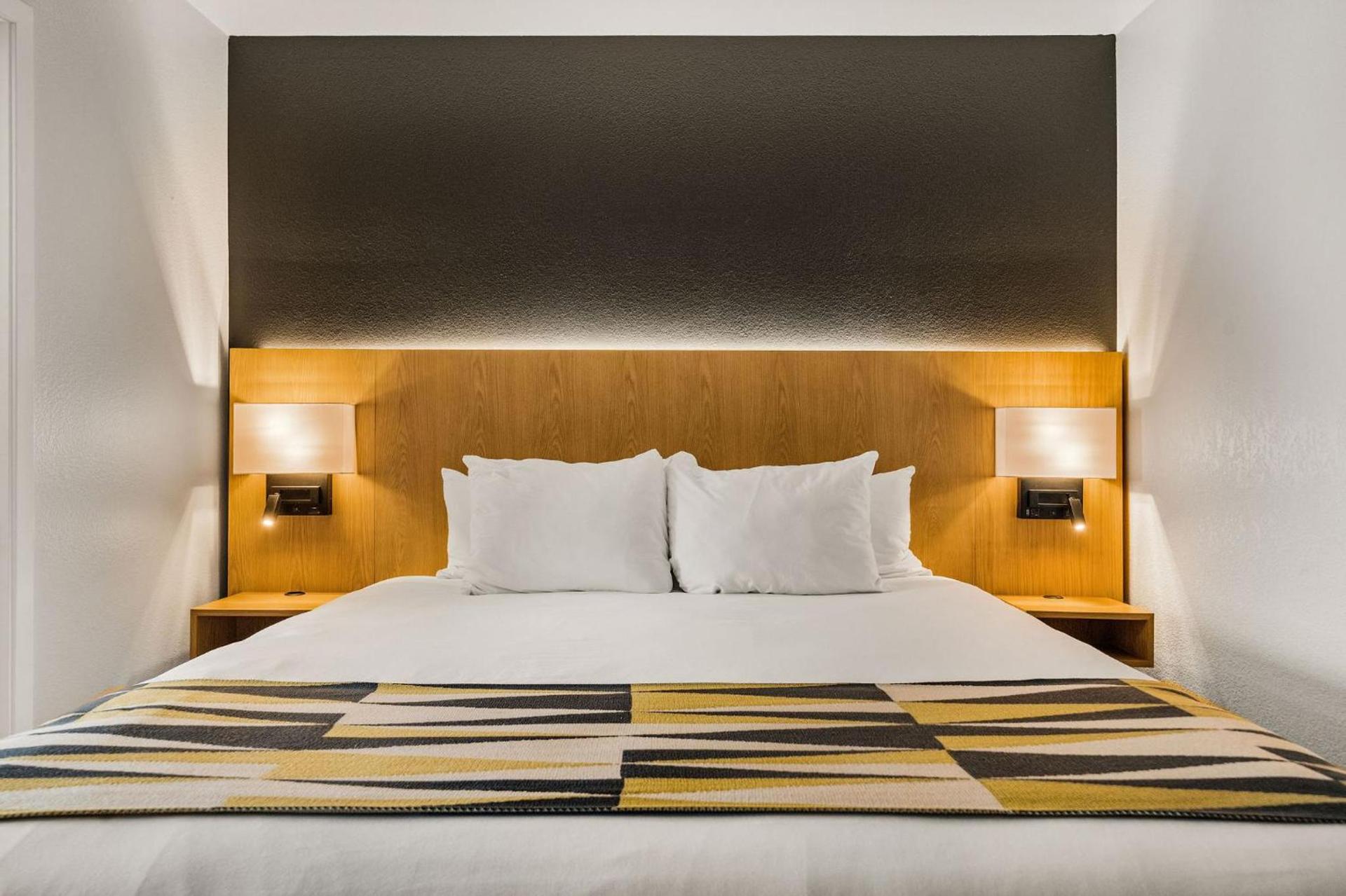 Oxford Suites Redding photo 34