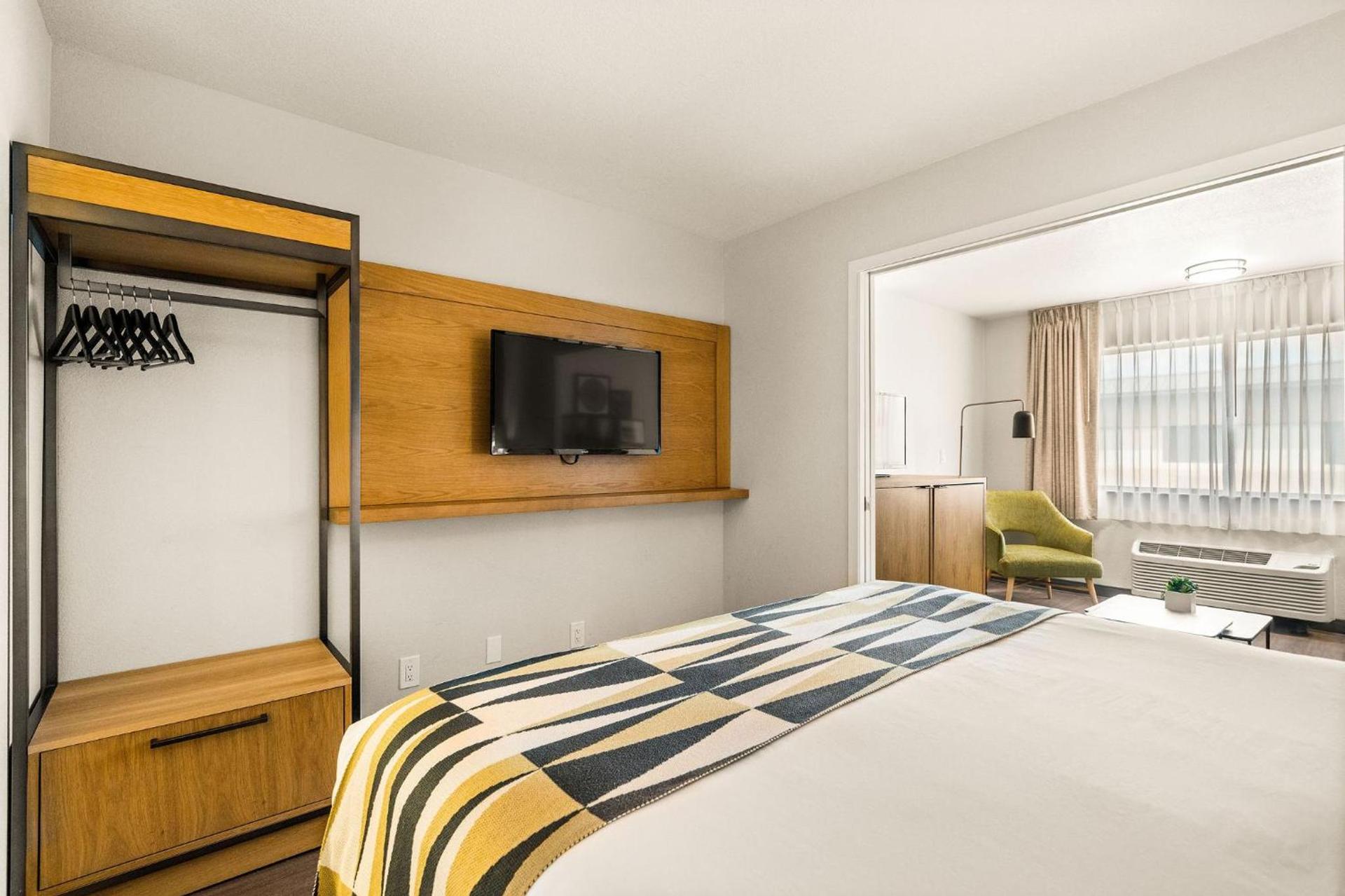Oxford Suites Redding photo 31