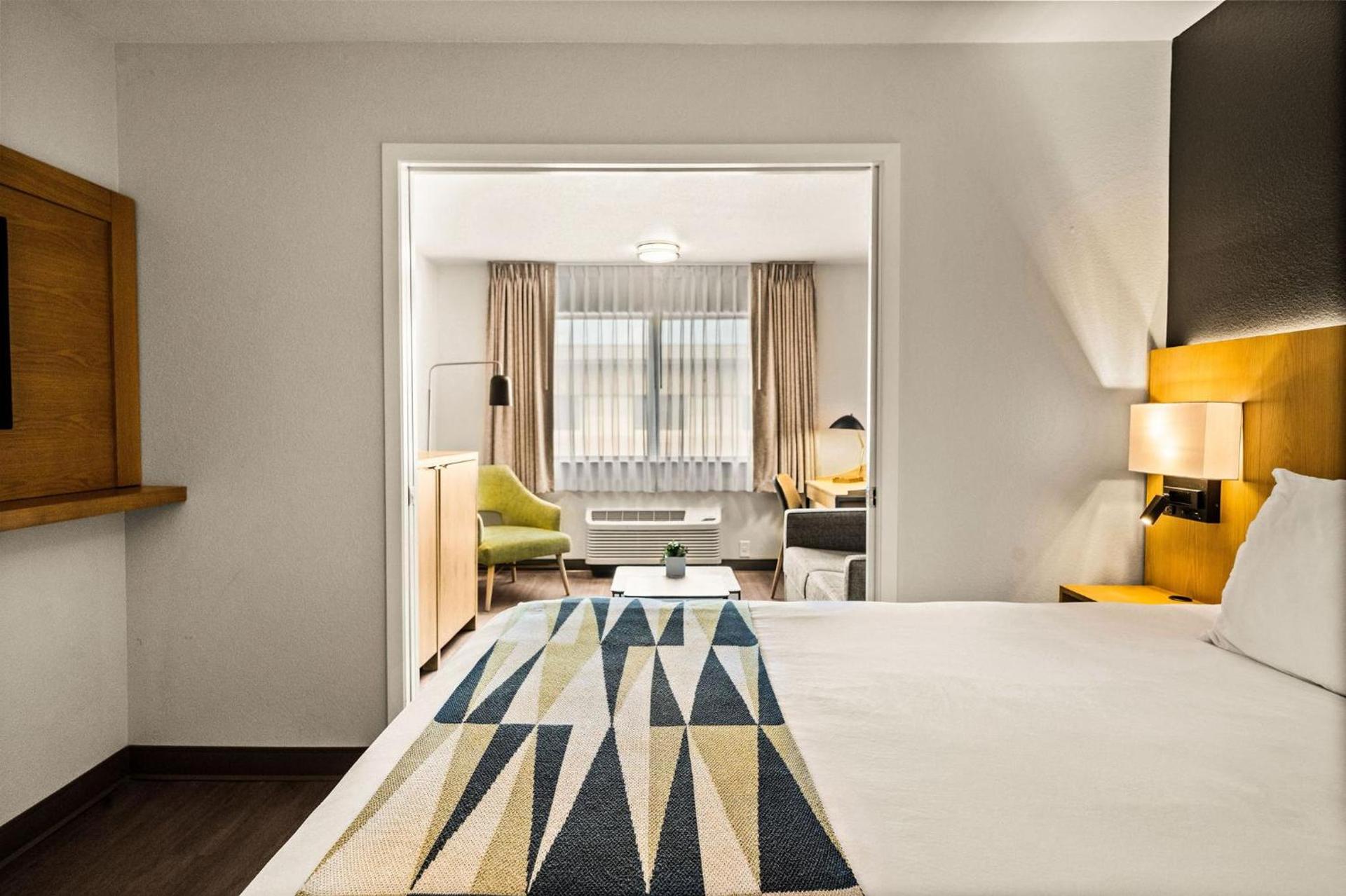 Oxford Suites Redding photo 24
