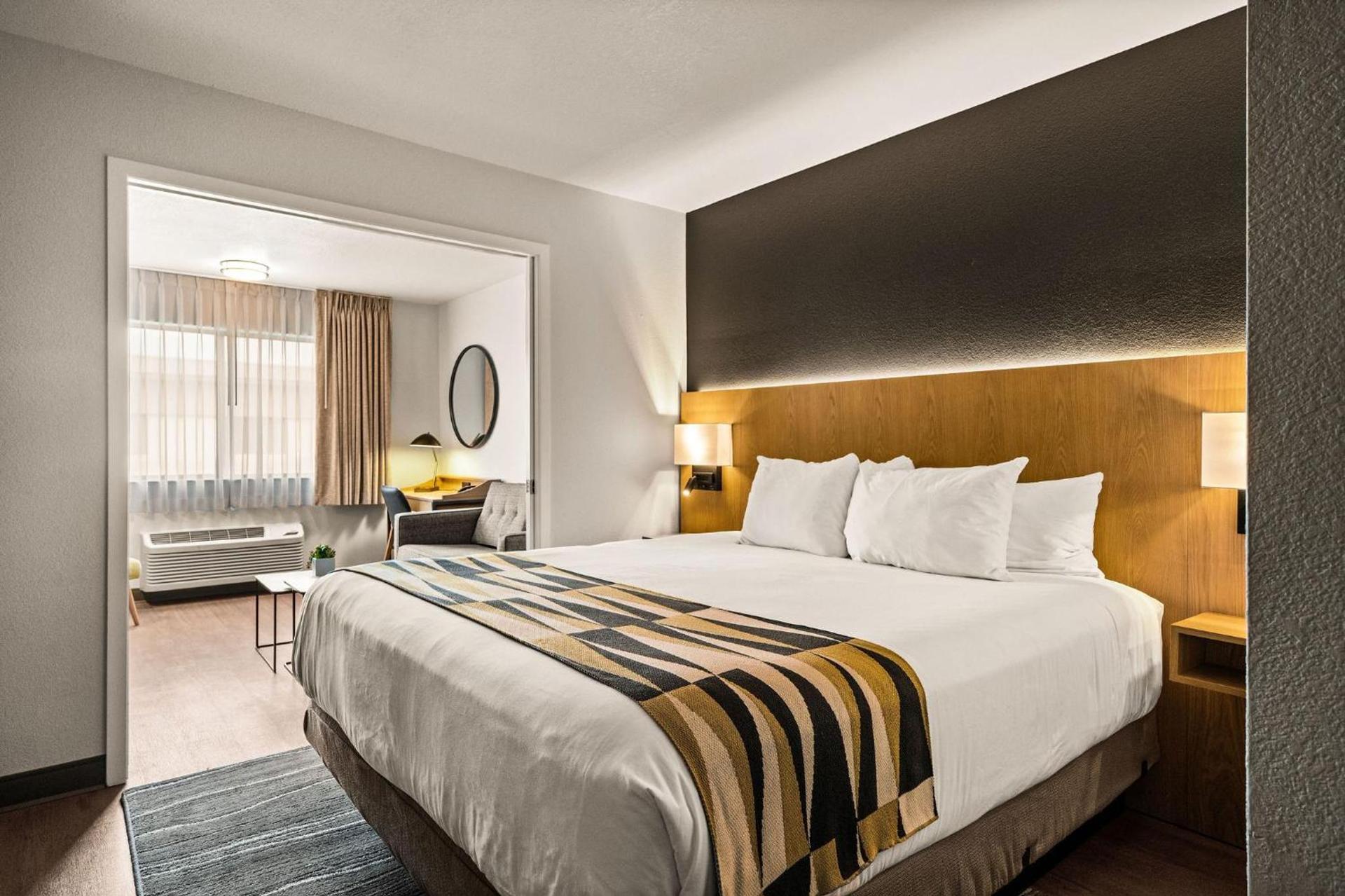 Oxford Suites Redding photo 36
