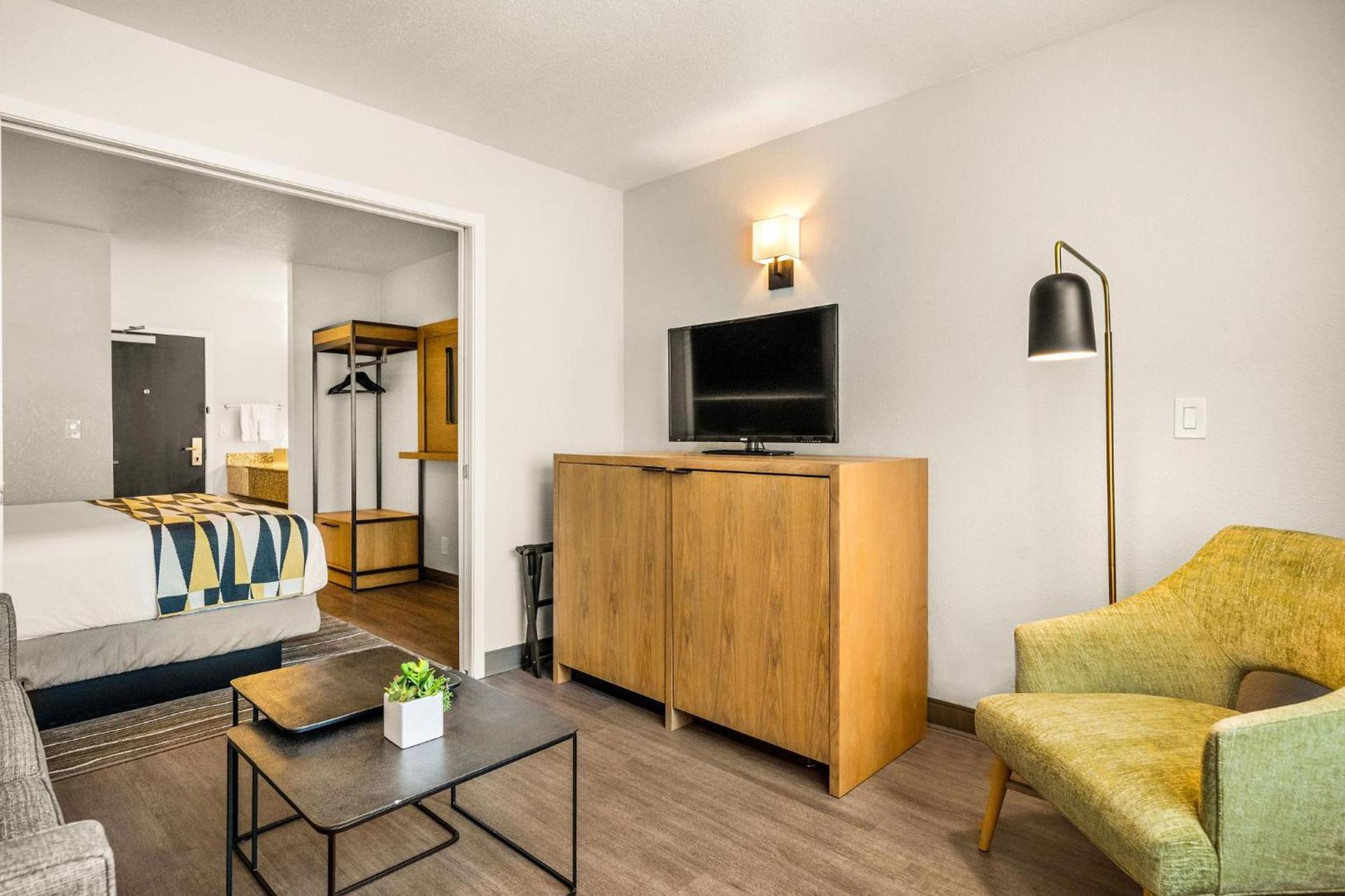 Oxford Suites Redding photo 38