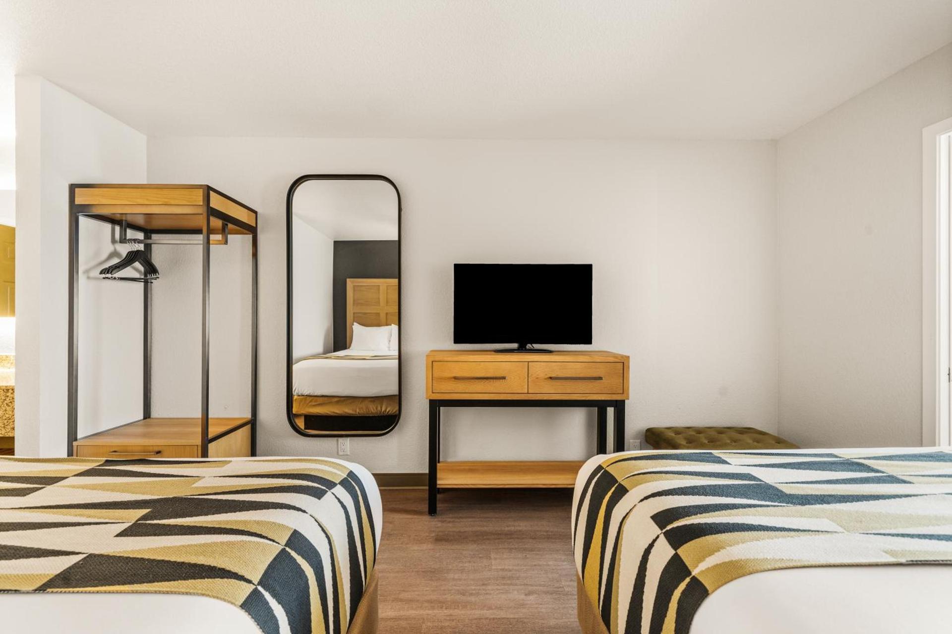 Oxford Suites Redding photo 12