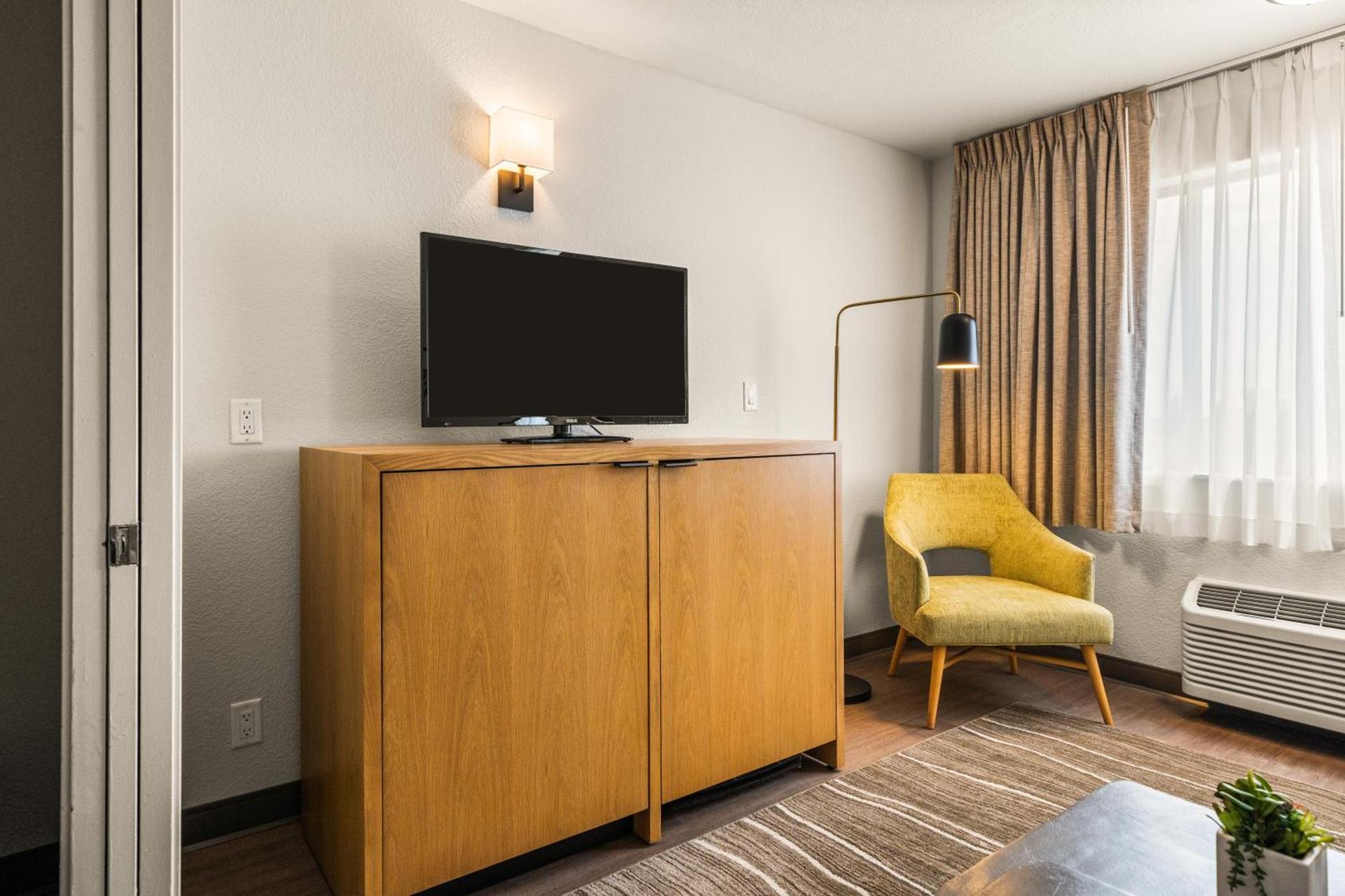 Oxford Suites Redding photo 43