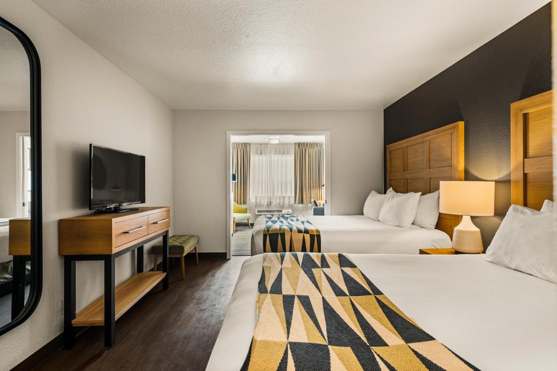Oxford Suites Redding photo 10