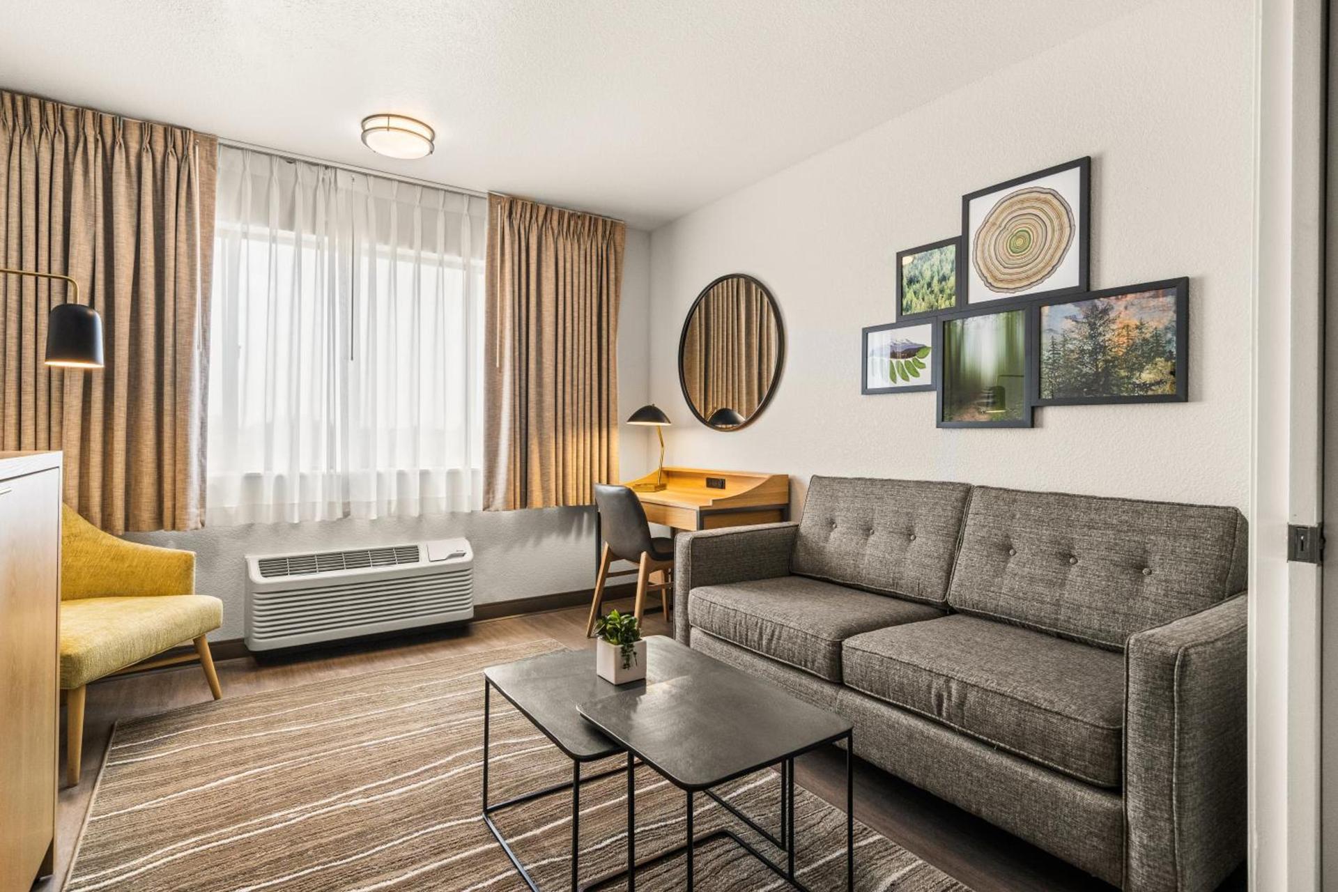 Oxford Suites Redding photo 26