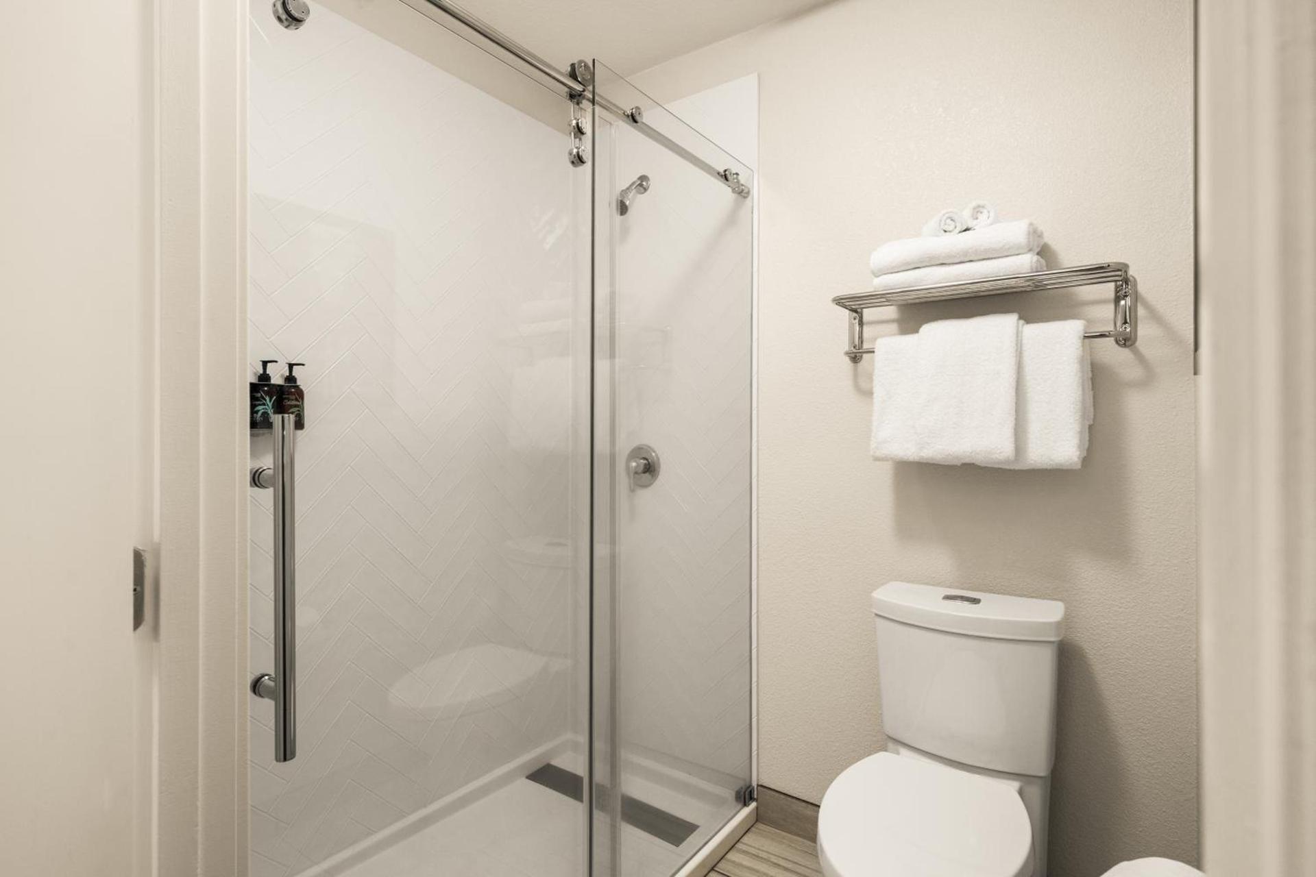 Oxford Suites Redding photo 35