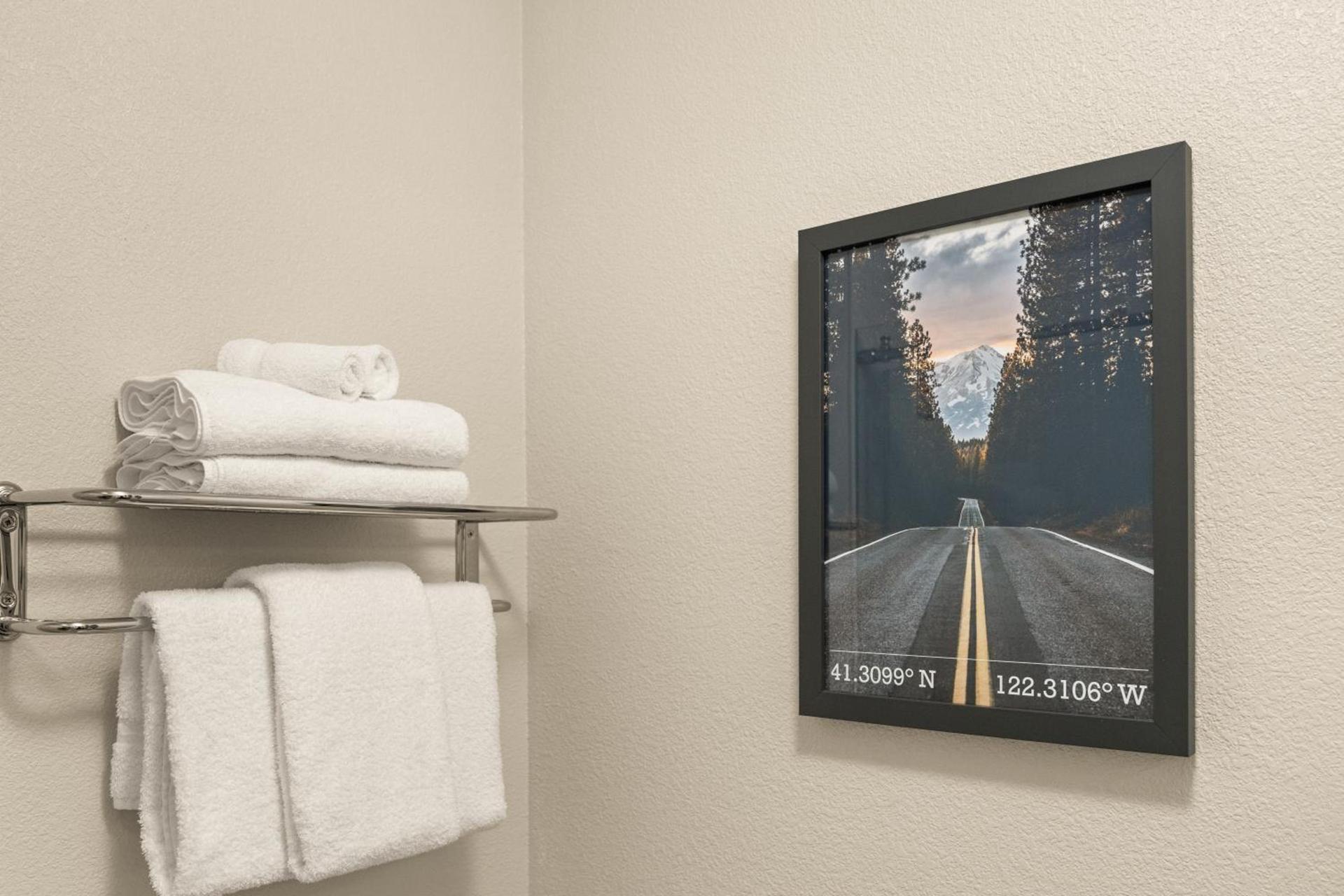 Oxford Suites Redding photo 46