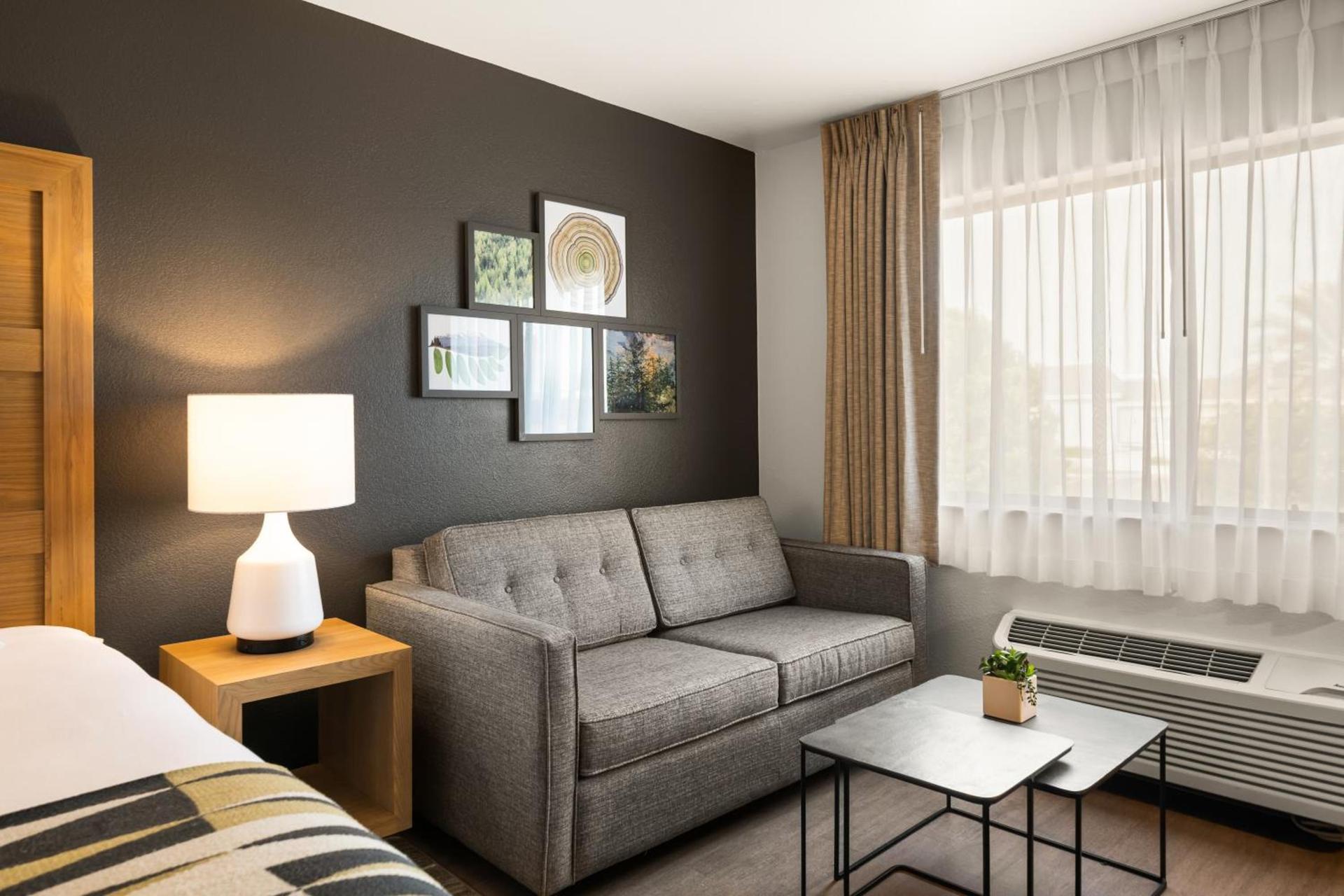 Oxford Suites Redding photo 9