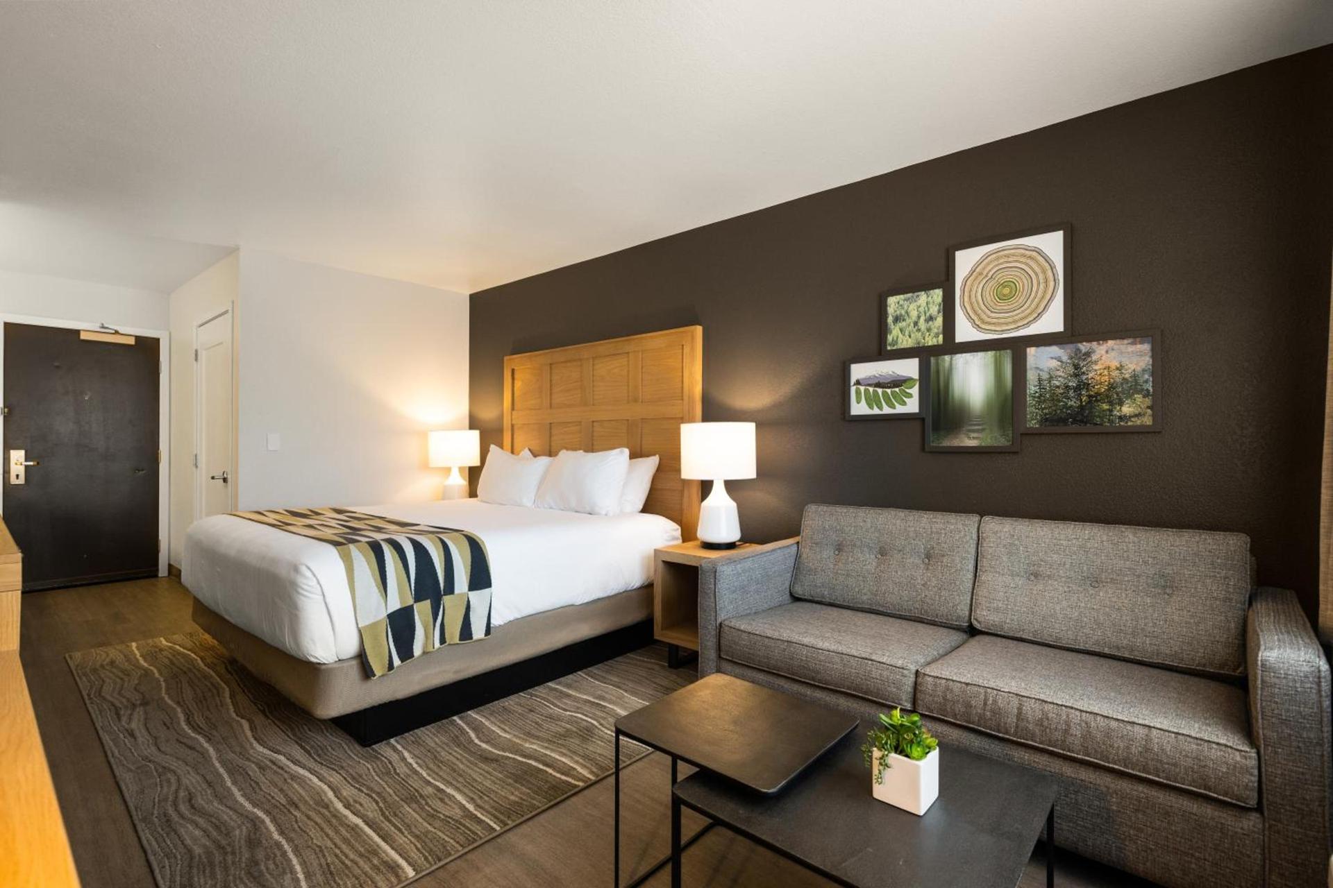 Oxford Suites Redding photo 11