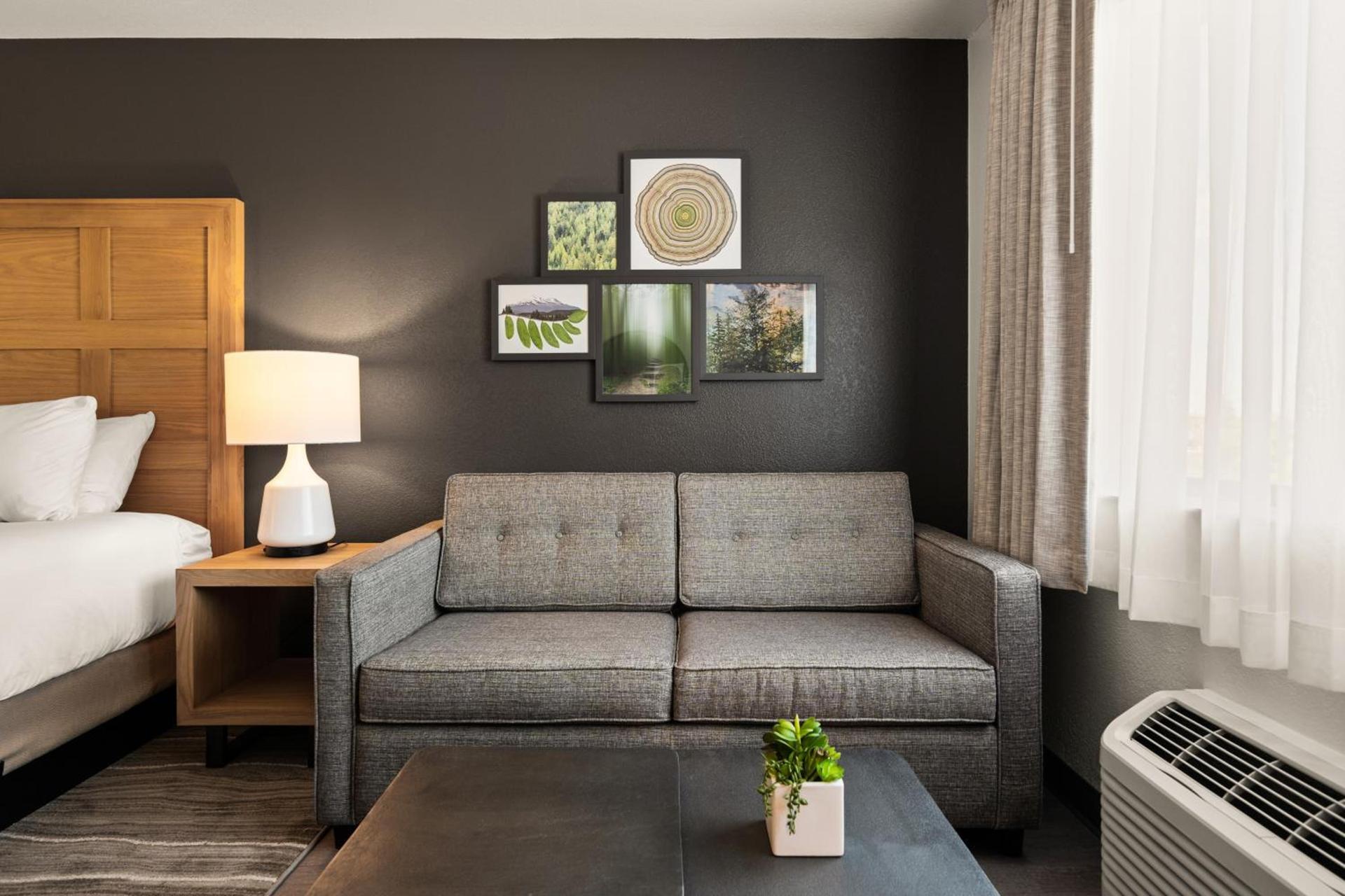Oxford Suites Redding photo 21