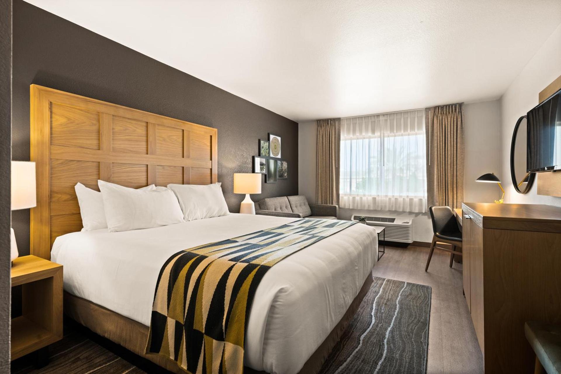 Oxford Suites Redding photo 19