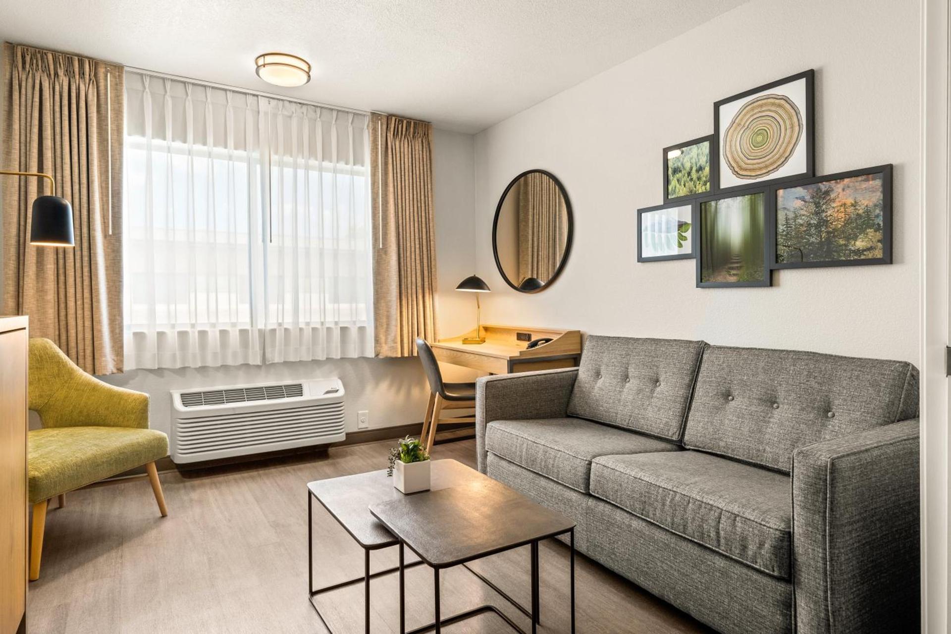 Oxford Suites Redding photo 17