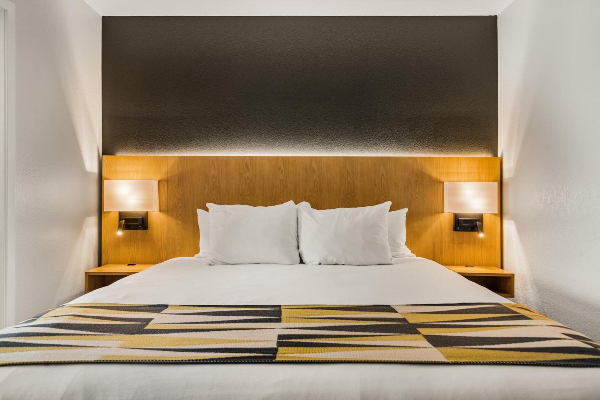 Oxford Suites Redding photo 47