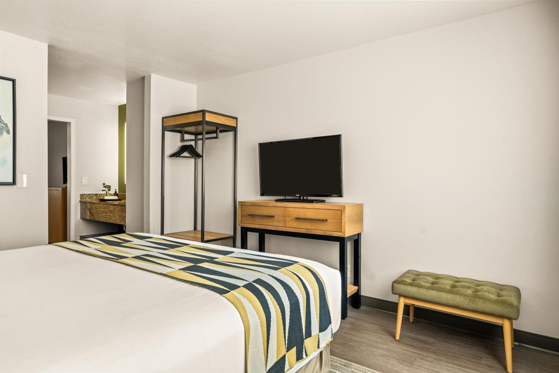 Oxford Suites Redding photo 45