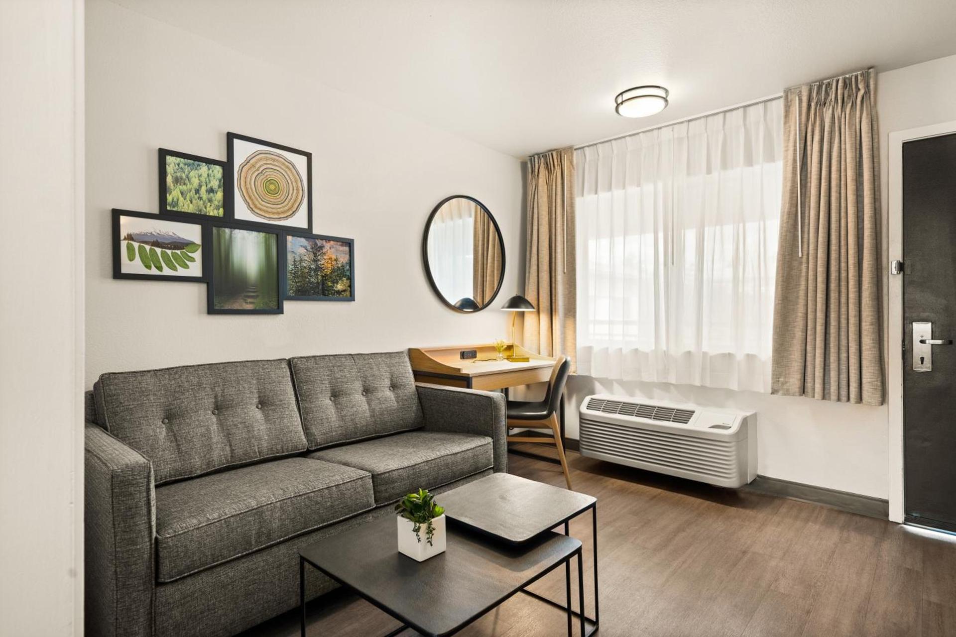 Oxford Suites Redding photo 49